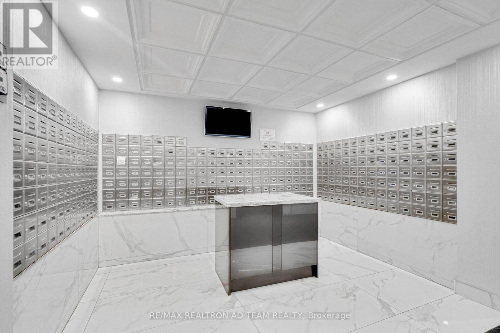 110 - 115 Hillcrest Avenue, Mississauga, Ontario  L5B 3Y9 - Photo 7 - W12895986