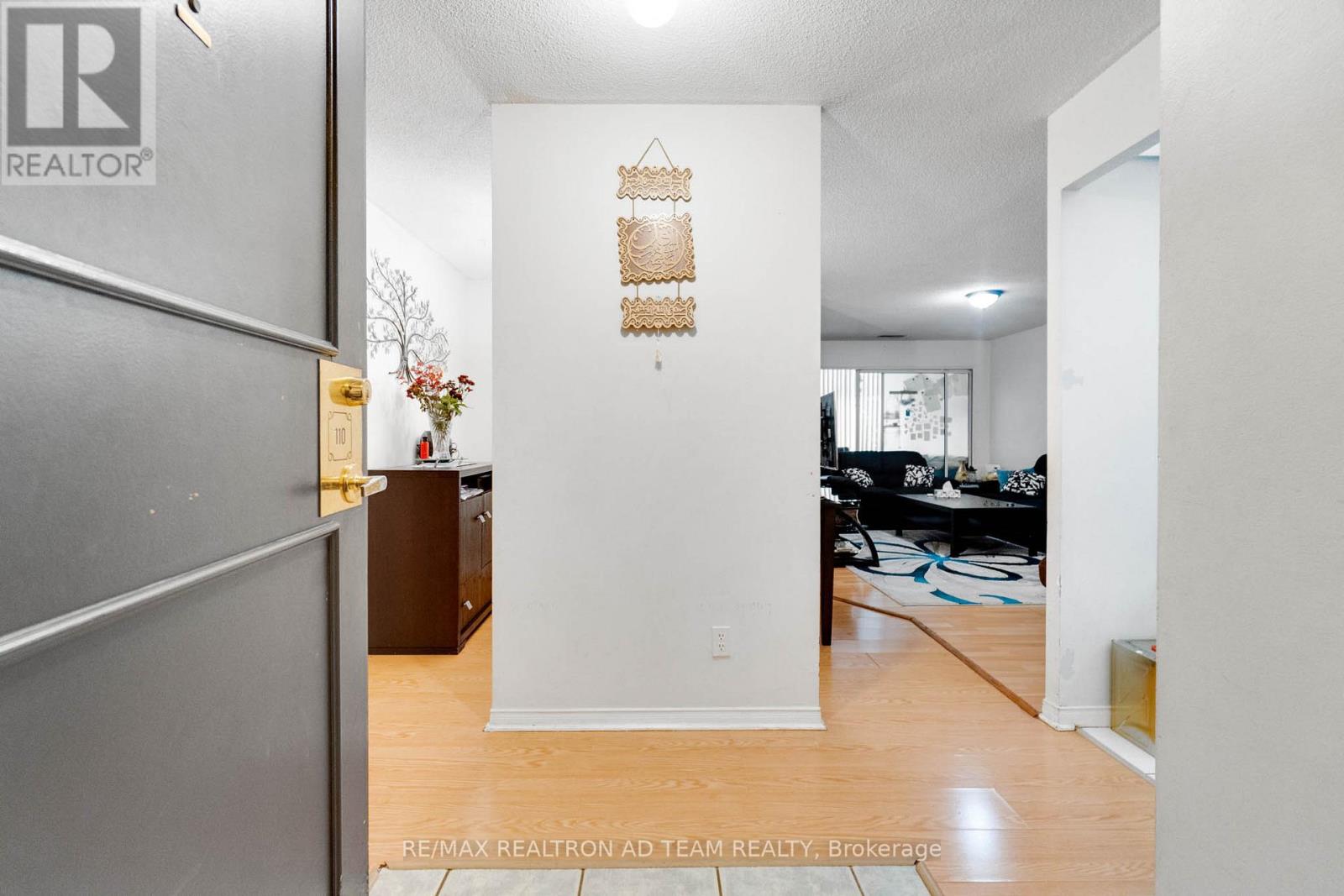 110 - 115 Hillcrest Avenue, Mississauga, Ontario  L5B 3Y9 - Photo 9 - W12895986