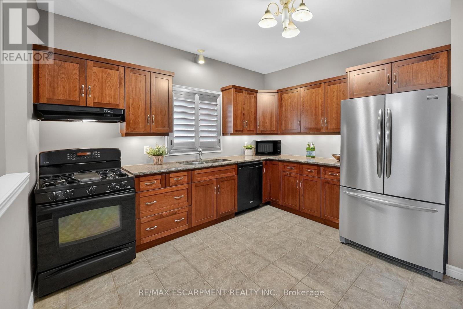 26 Conrad Place, Grimsby, Ontario  L3M 5S5 - Photo 3 - X12895914