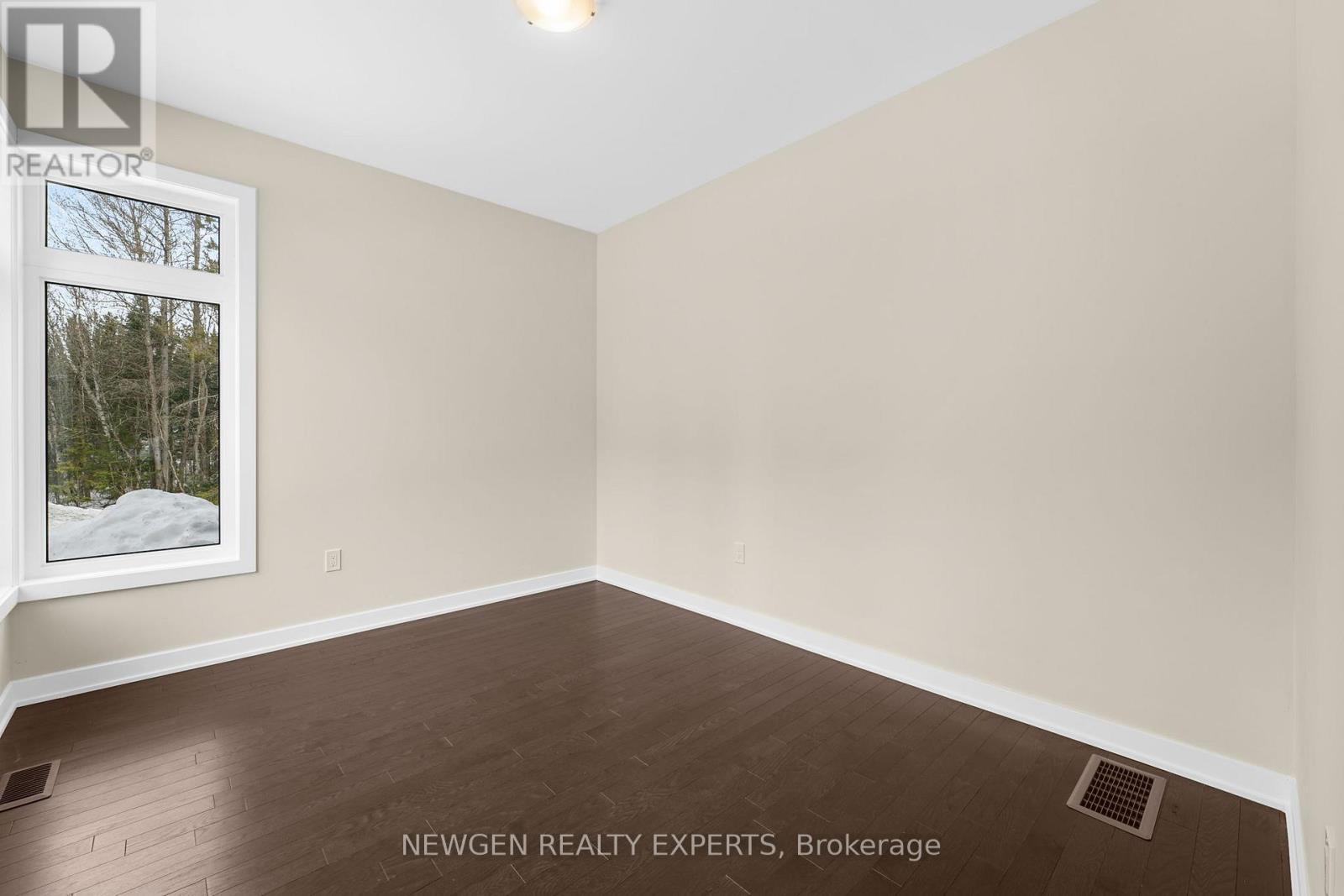 1007 Kingsridge Court, Lake Of Bays, Ontario  P1H 0K1 - Photo 9 - X12895950