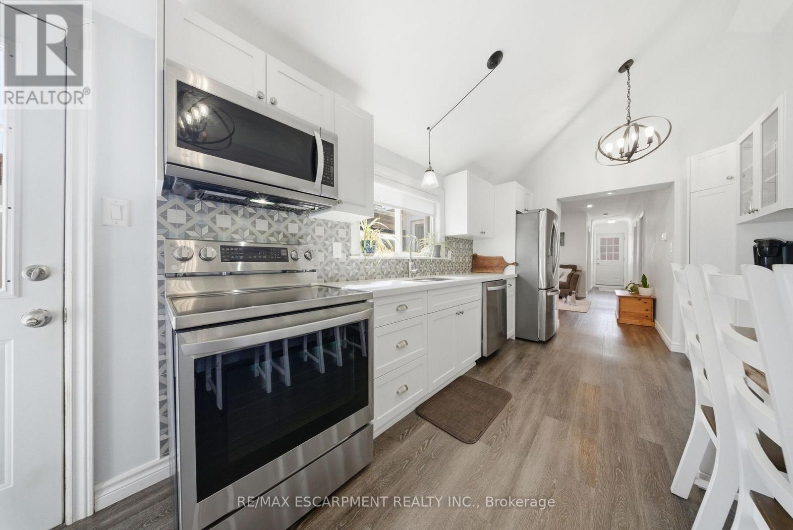 36 Queensdale Avenue W, Hamilton, Ontario  L9C 1B5 - Photo 10 - X12895994