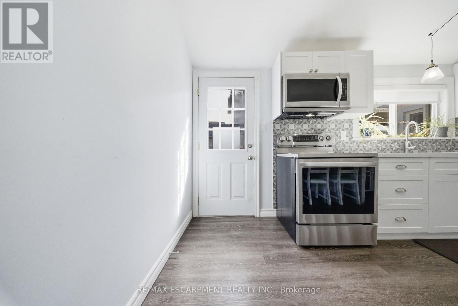 36 Queensdale Avenue W, Hamilton, Ontario  L9C 1B5 - Photo 11 - X12895994