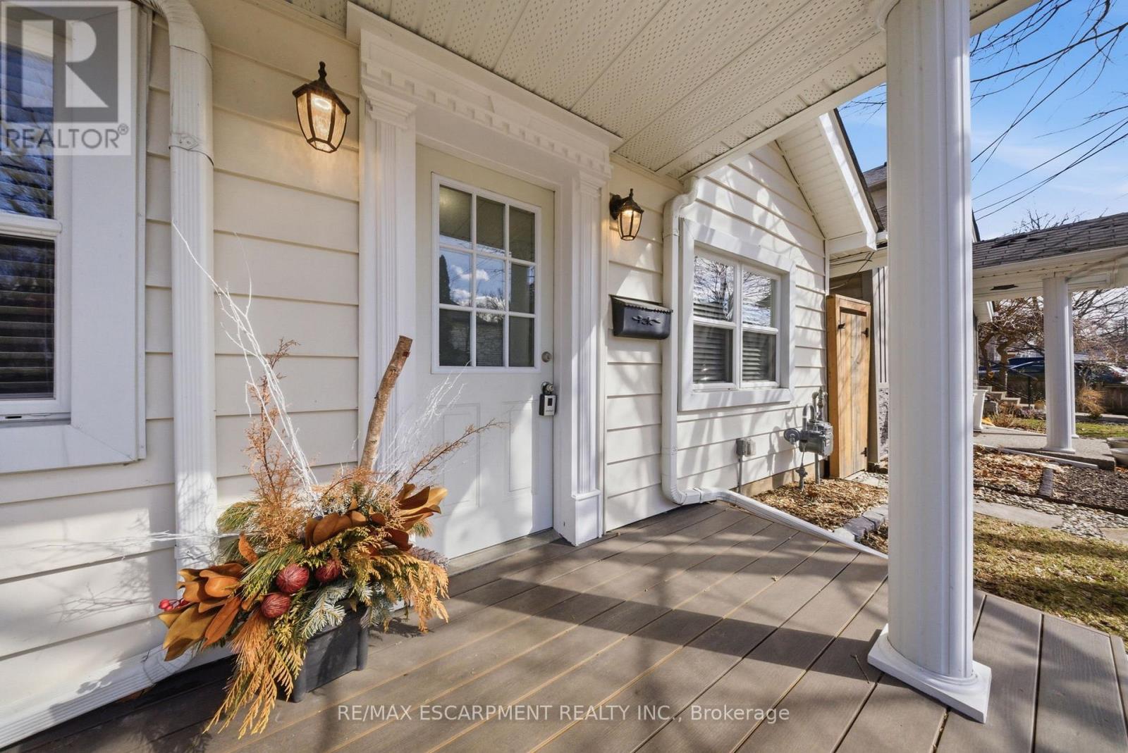 36 Queensdale Avenue W, Hamilton, Ontario  L9C 1B5 - Photo 3 - X12895994