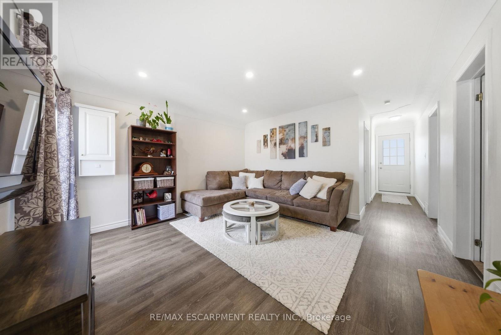 36 Queensdale Avenue W, Hamilton, Ontario  L9C 1B5 - Photo 5 - X12895994