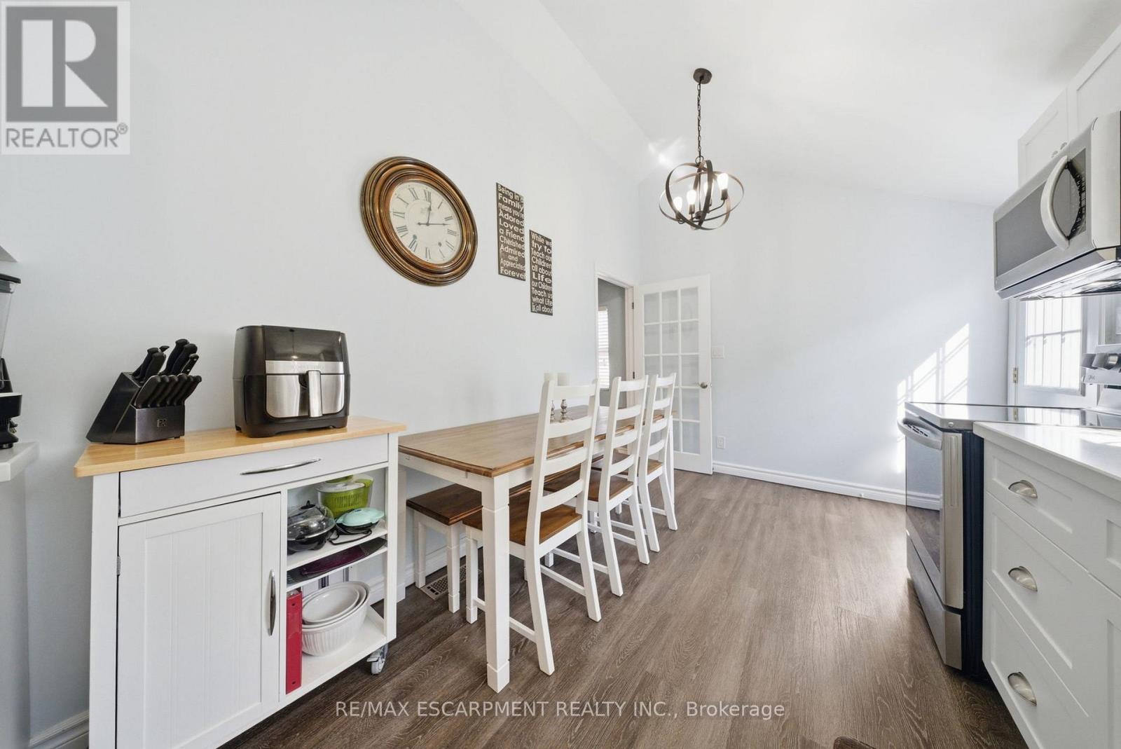 36 Queensdale Avenue W, Hamilton, Ontario  L9C 1B5 - Photo 9 - X12895994