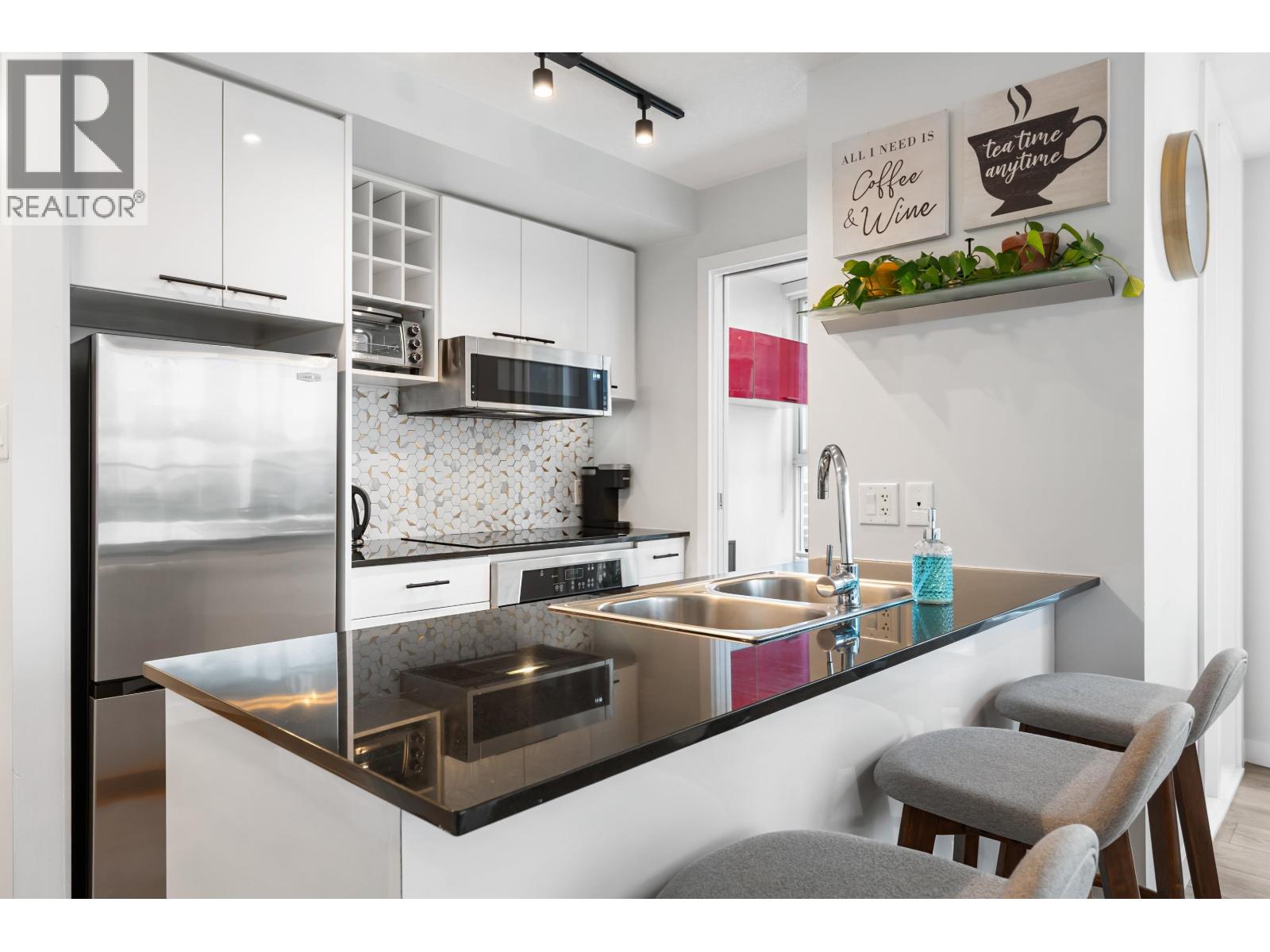 908 668 Citadel Parade, Vancouver, British Columbia  V6B 1W6 - Photo 1 - R3101039