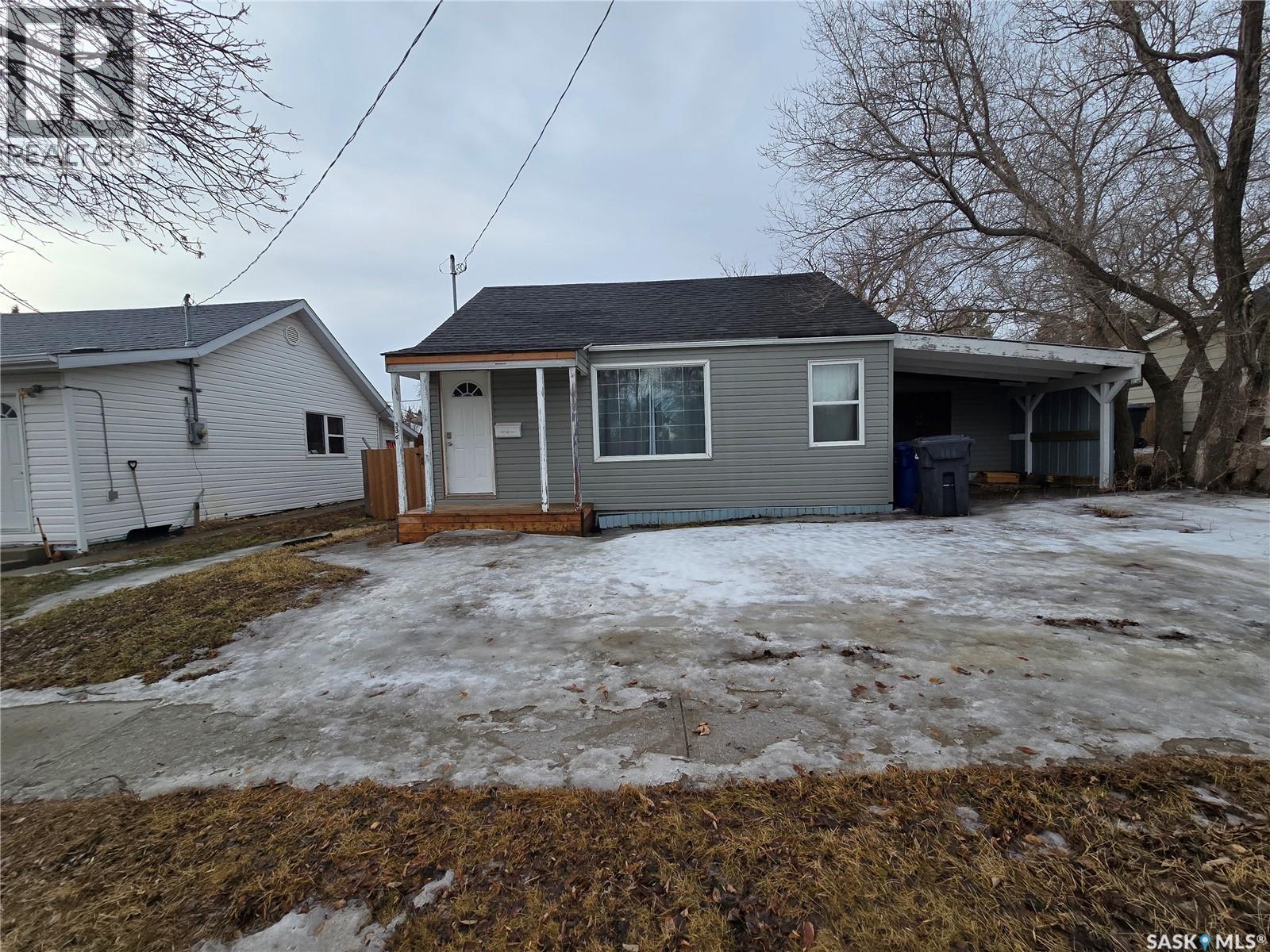 336 2nd Avenue Se, Weyburn, Saskatchewan  S4H 1X1 - Photo 1 - SK030735