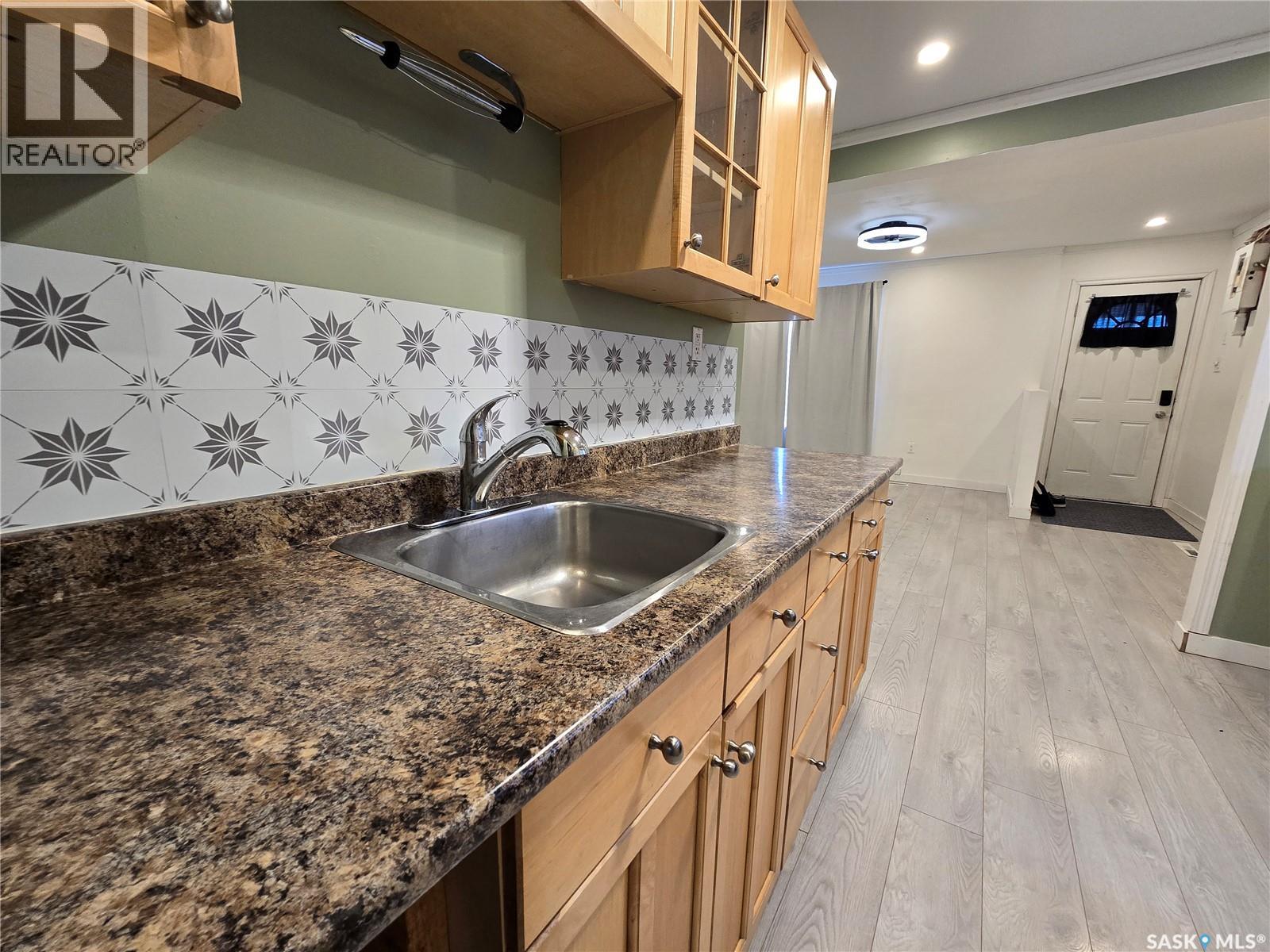 336 2nd Avenue Se, Weyburn, Saskatchewan  S4H 1X1 - Photo 5 - SK030735