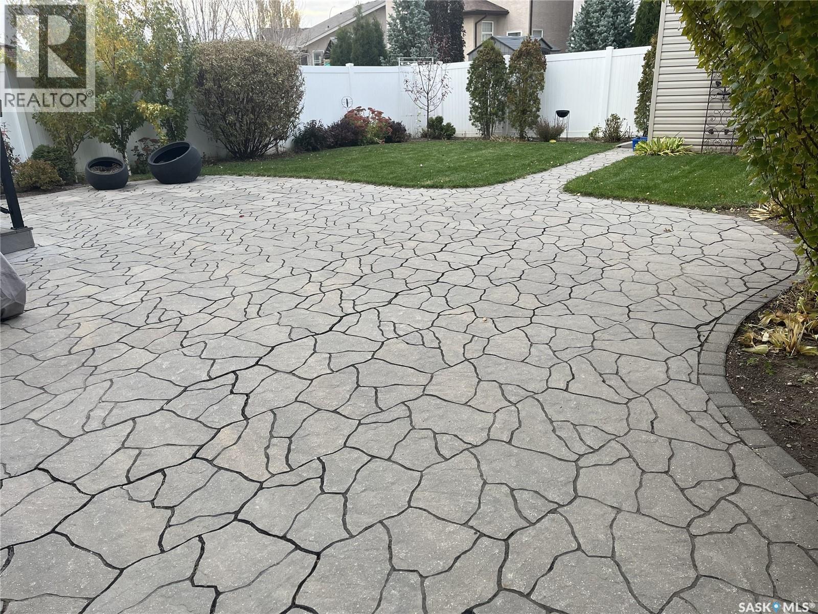 221 Brookview Drive, Regina, Saskatchewan  S4Y 0B2 - Photo 36 - SK030556