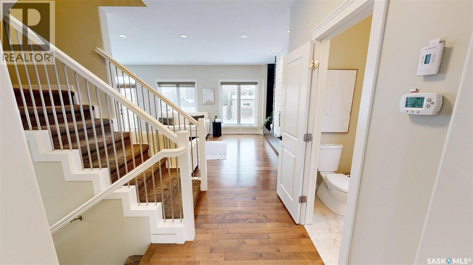 221 Brookview Drive, Regina, Saskatchewan  S4Y 0B2 - Photo 4 - SK030556