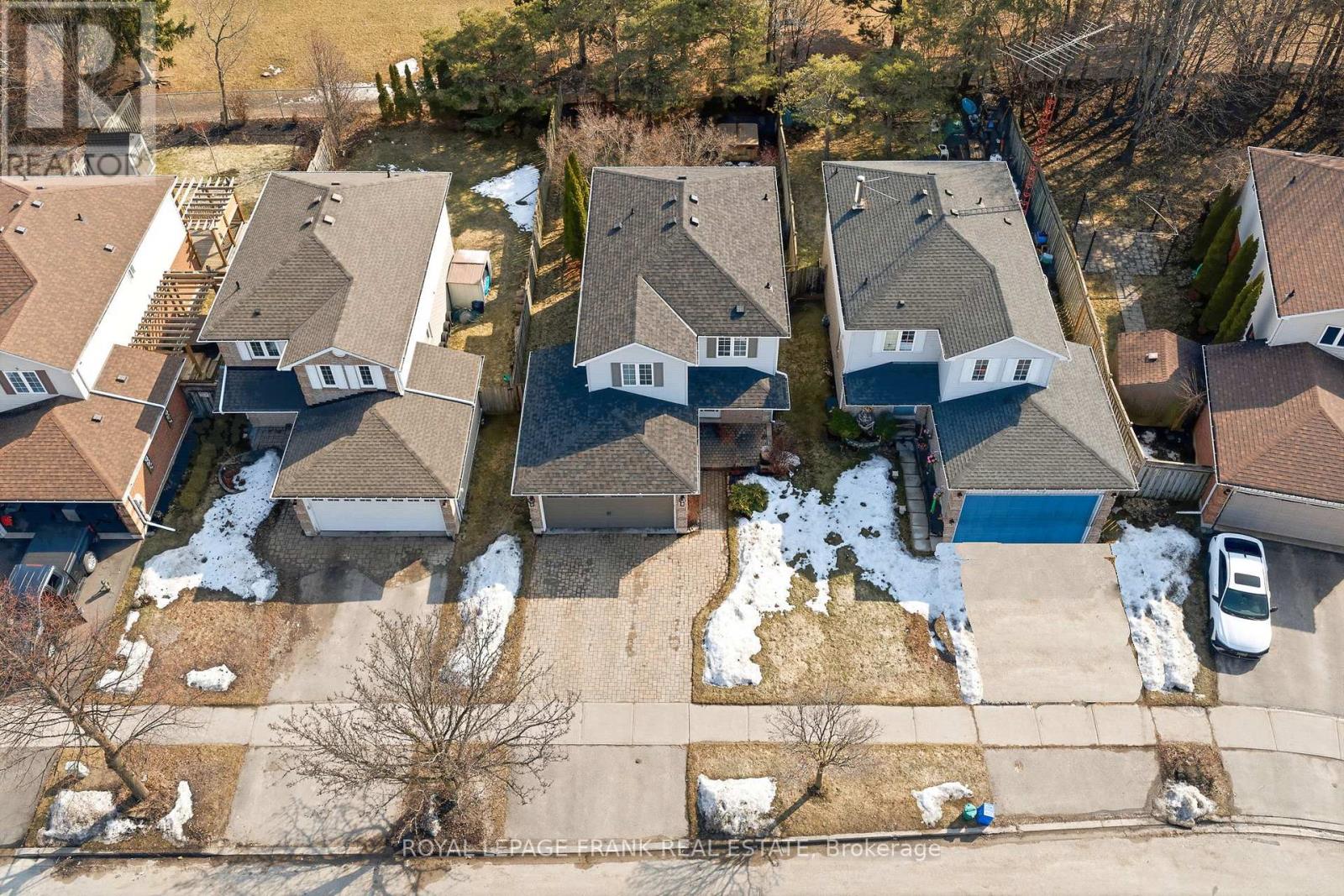 15 Maxwell Court, Clarington, Ontario  L1C 4X6 - Photo 2 - E12896094