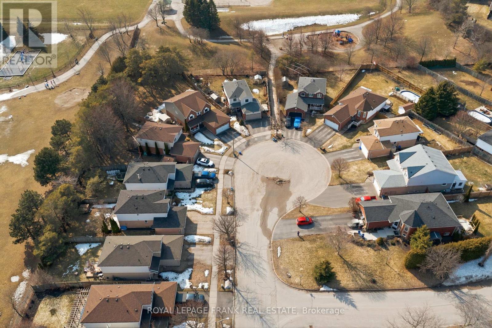 15 Maxwell Court, Clarington, Ontario  L1C 4X6 - Photo 3 - E12896094