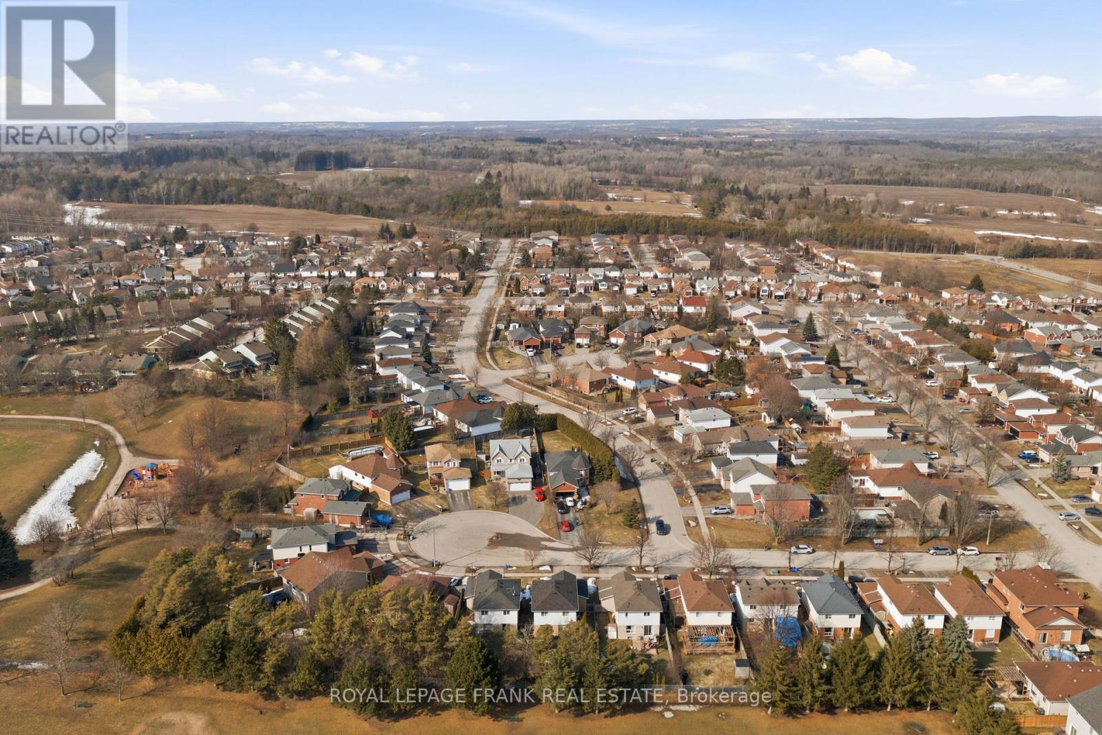 15 Maxwell Court, Clarington, Ontario  L1C 4X6 - Photo 5 - E12896094