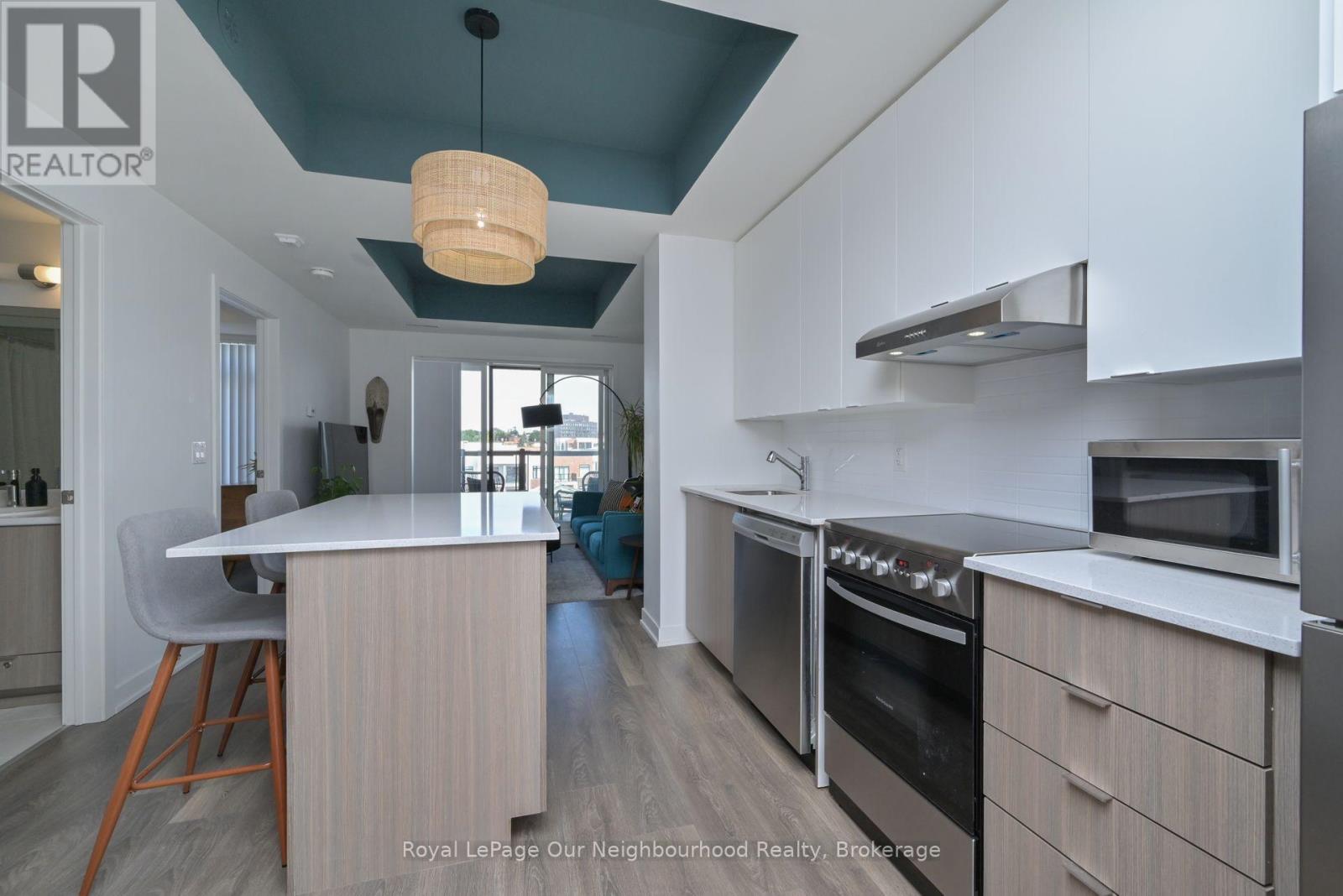 601 - 160 Canon Jackson Drive, Toronto, Ontario  M6M 0B6 - Photo 2 - W12896102