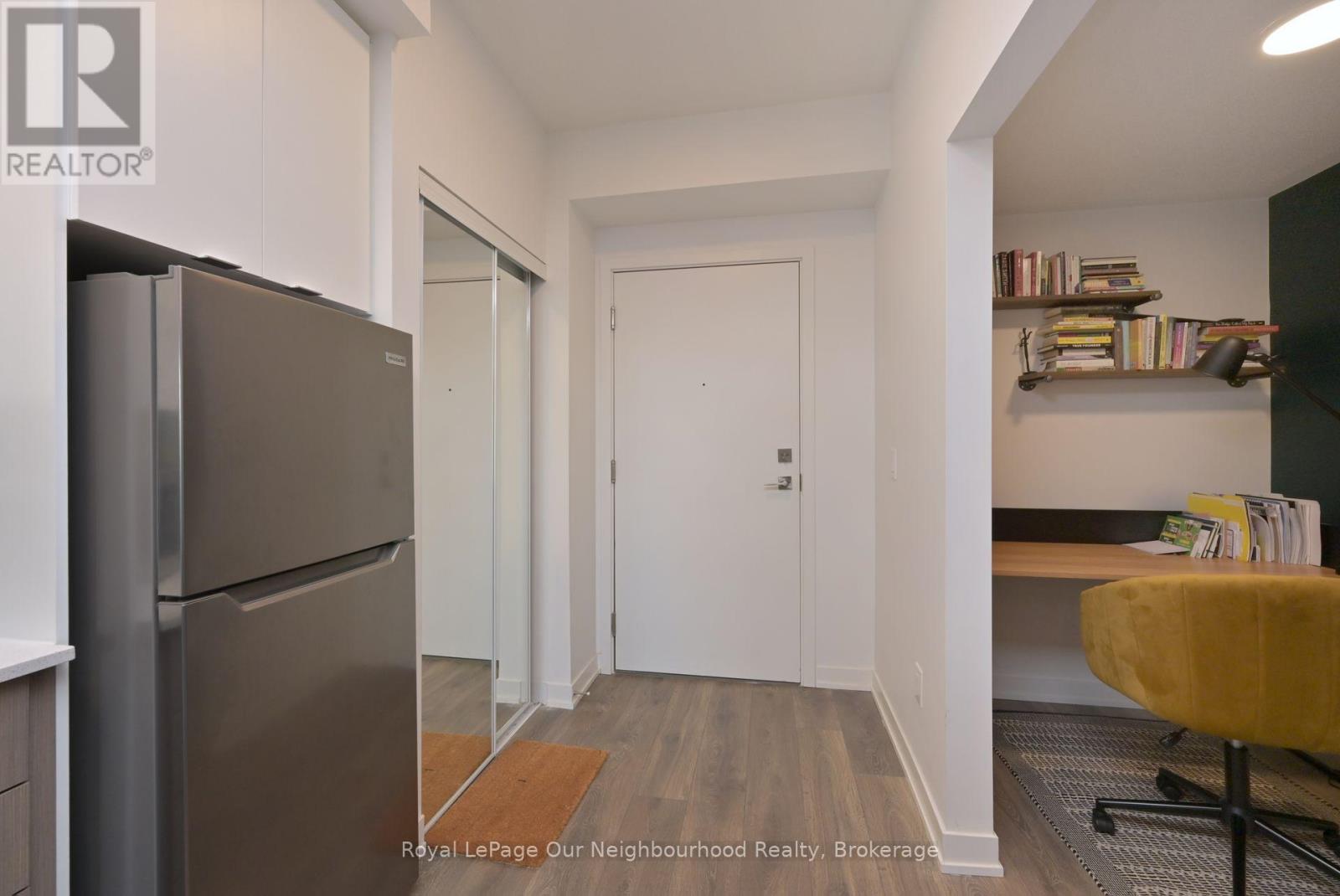 601 - 160 Canon Jackson Drive, Toronto, Ontario  M6M 0B6 - Photo 6 - W12896102