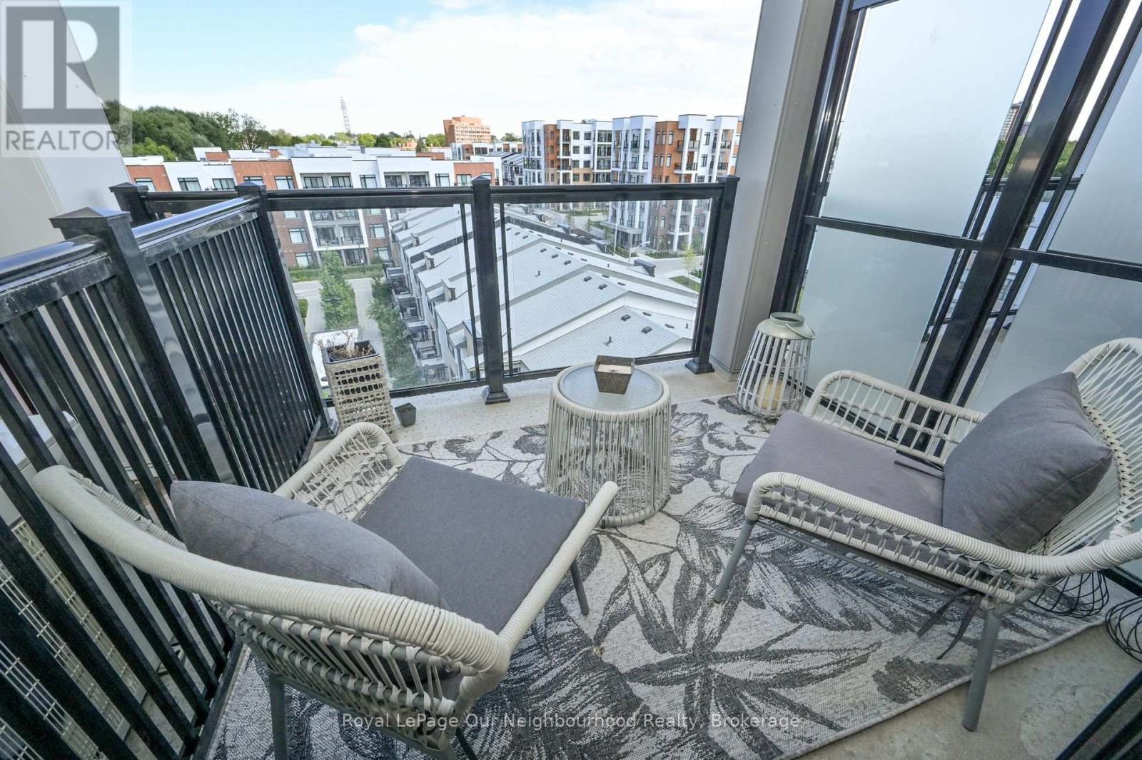 601 - 160 Canon Jackson Drive, Toronto, Ontario  M6M 0B6 - Photo 7 - W12896102