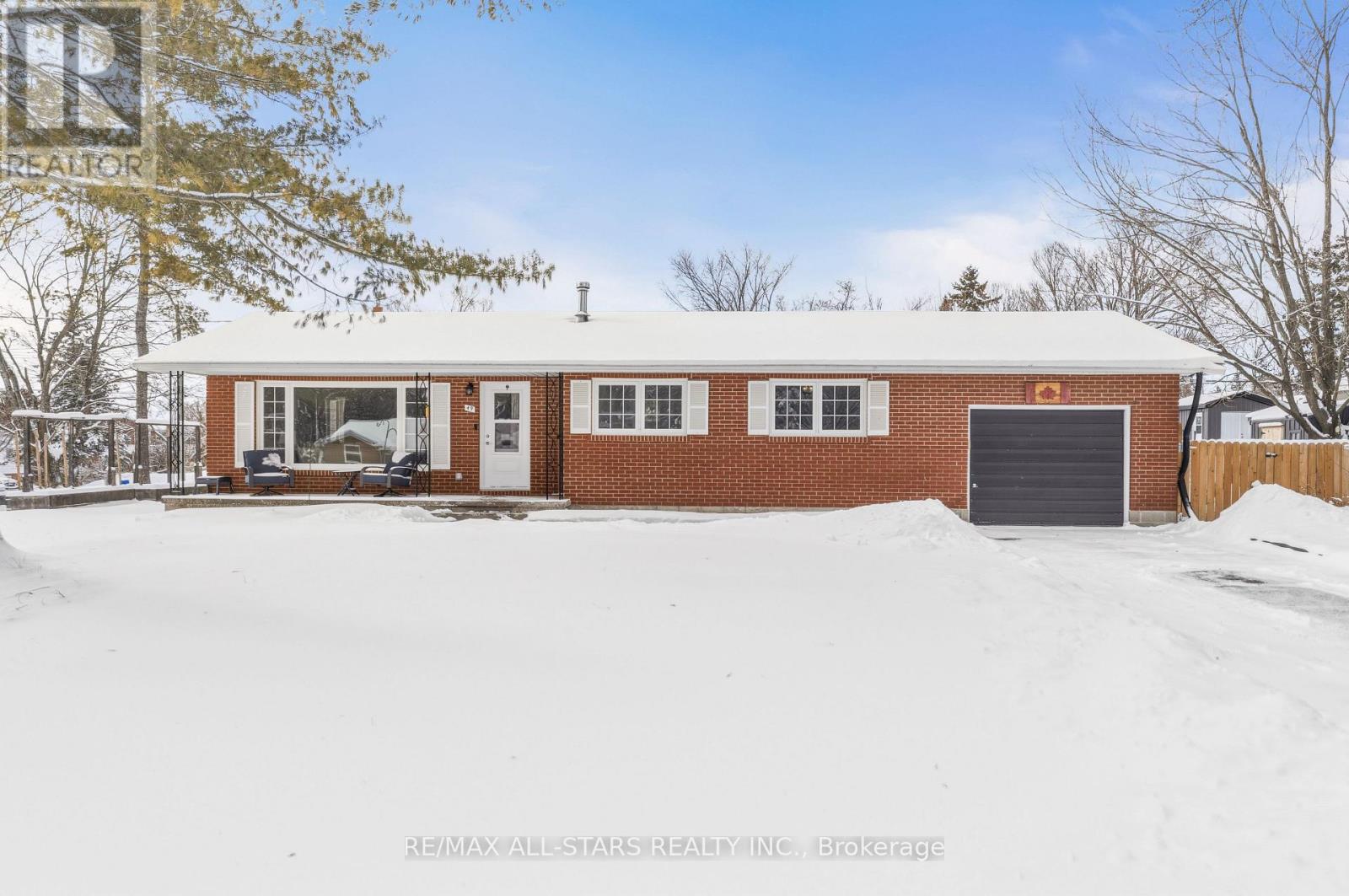 49 Kennedy Drive, Kawartha Lakes (Fenelon Falls), Ontario  K0M 1N0 - Photo 1 - X12896206