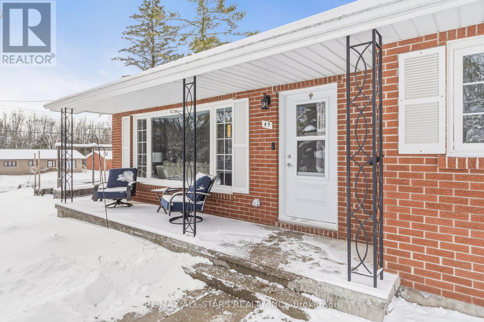 49 Kennedy Drive, Kawartha Lakes (Fenelon Falls), Ontario  K0M 1N0 - Photo 2 - X12896206