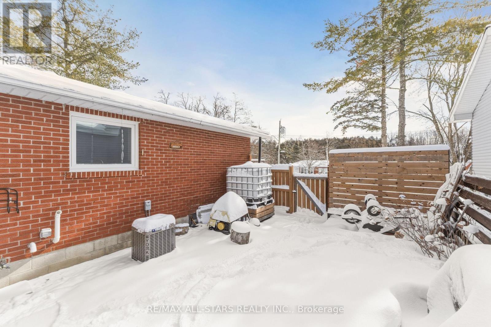 49 Kennedy Drive, Kawartha Lakes (Fenelon Falls), Ontario  K0M 1N0 - Photo 29 - X12896206