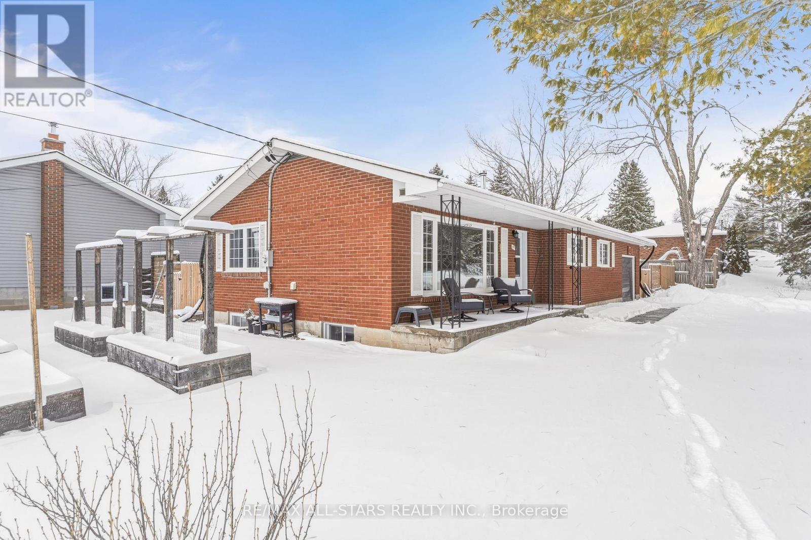 49 Kennedy Drive, Kawartha Lakes (Fenelon Falls), Ontario  K0M 1N0 - Photo 32 - X12896206
