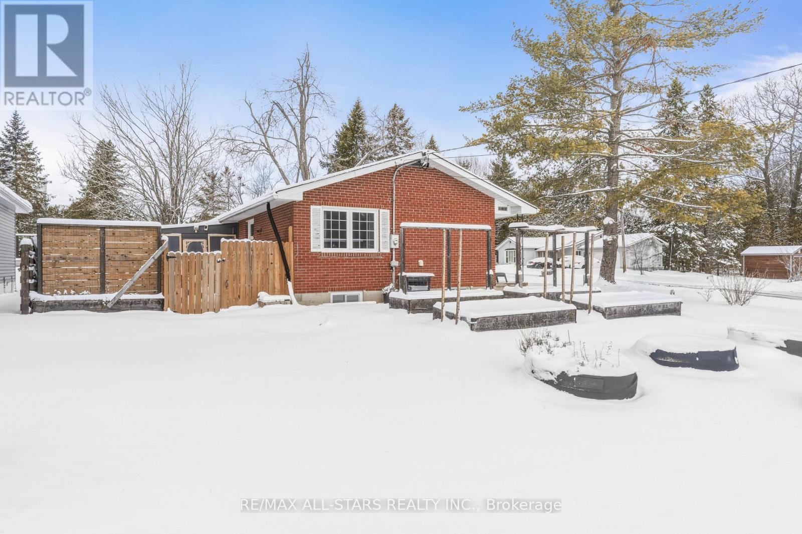 49 Kennedy Drive, Kawartha Lakes (Fenelon Falls), Ontario  K0M 1N0 - Photo 33 - X12896206