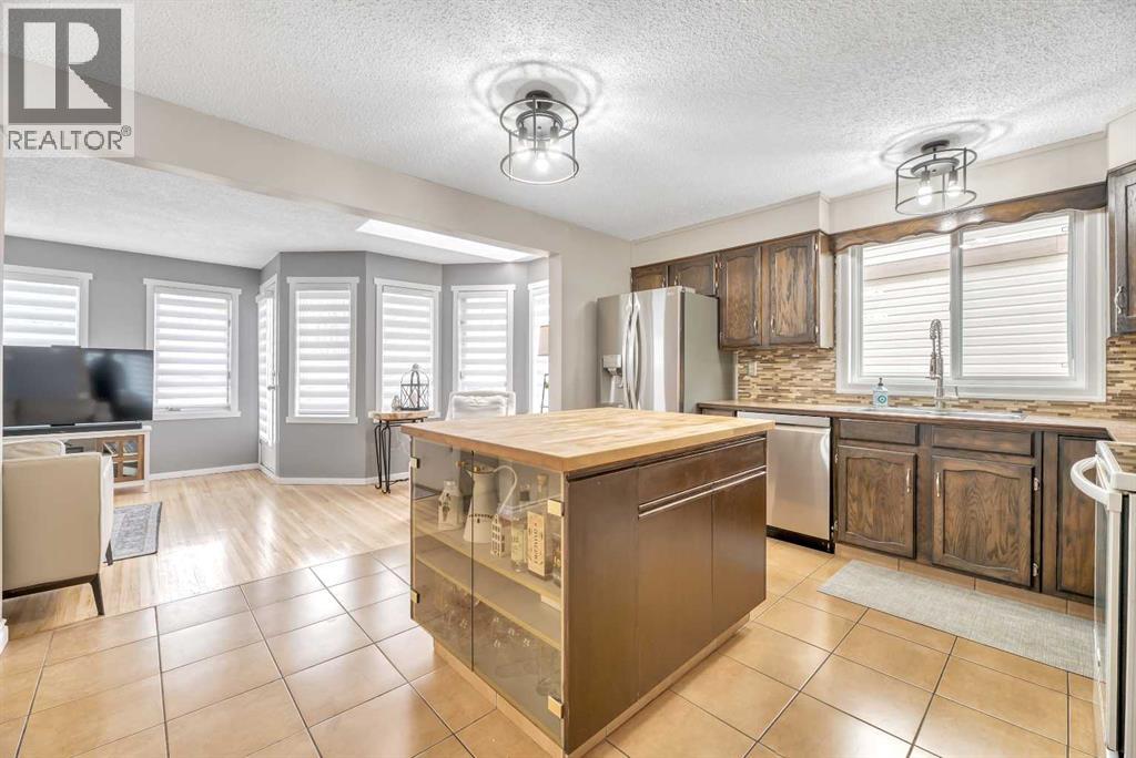 391 Scenic Glen Place Nw, Calgary, Alberta  T3L 1J5 - Photo 8 - A2285174