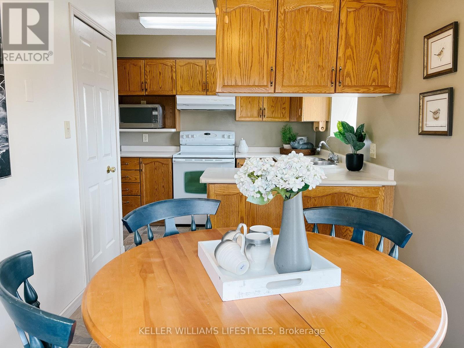 702 - 10 Van Allen Avenue, Chatham-Kent, Ontario  N7L 5K1 - Photo 4 - X12896098