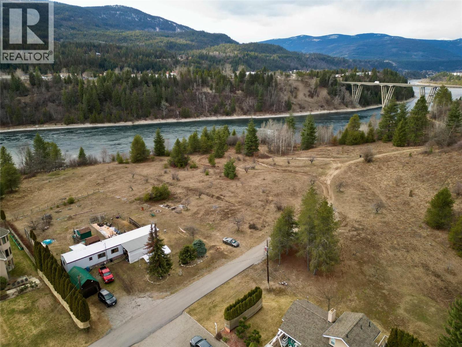 1040 Wild Orchard Lane, Castlegar, British Columbia  V1N 4L1 - Photo 2 - 10379153