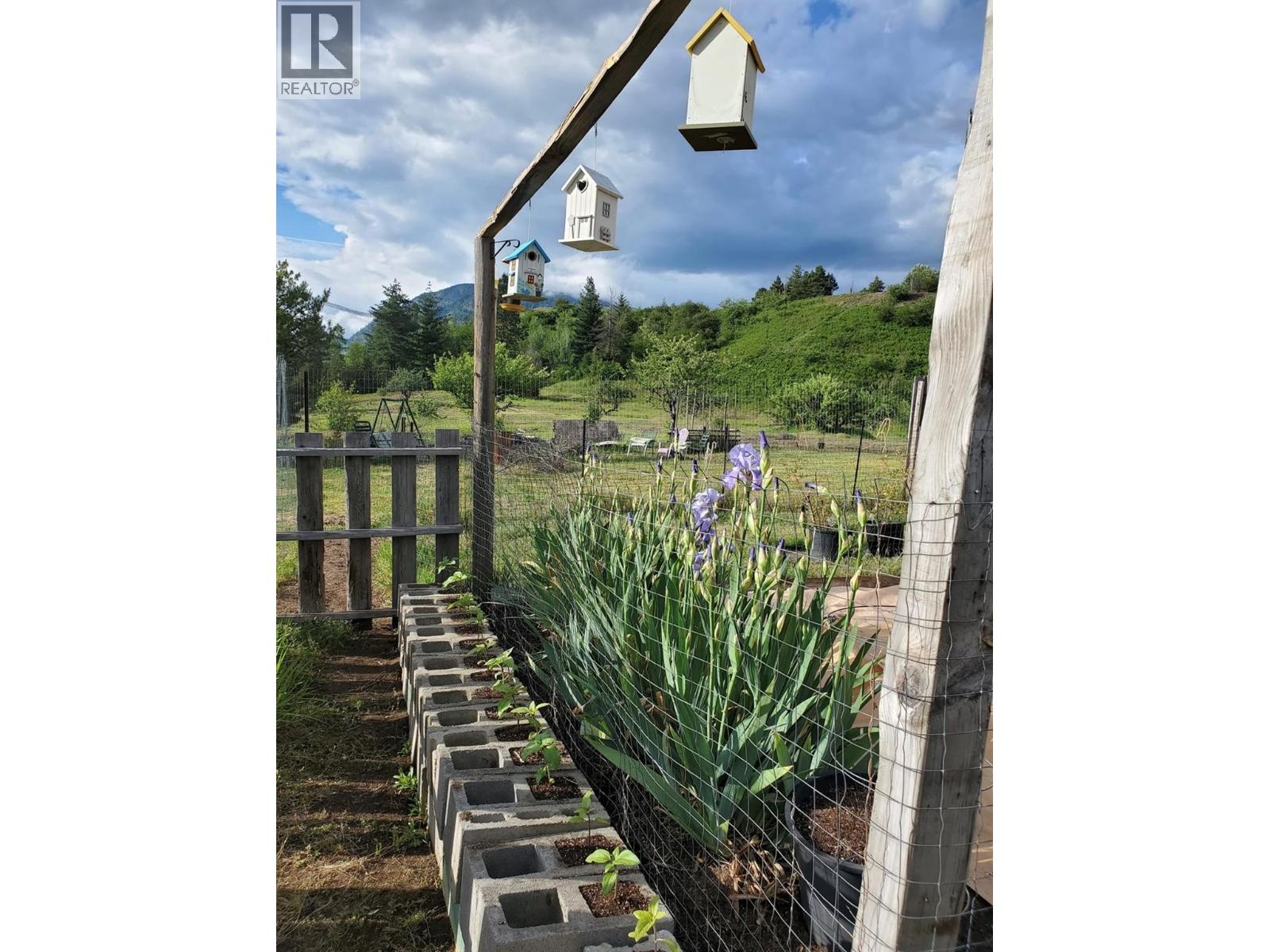 1040 Wild Orchard Lane, Castlegar, British Columbia  V1N 4L1 - Photo 14 - 10379153