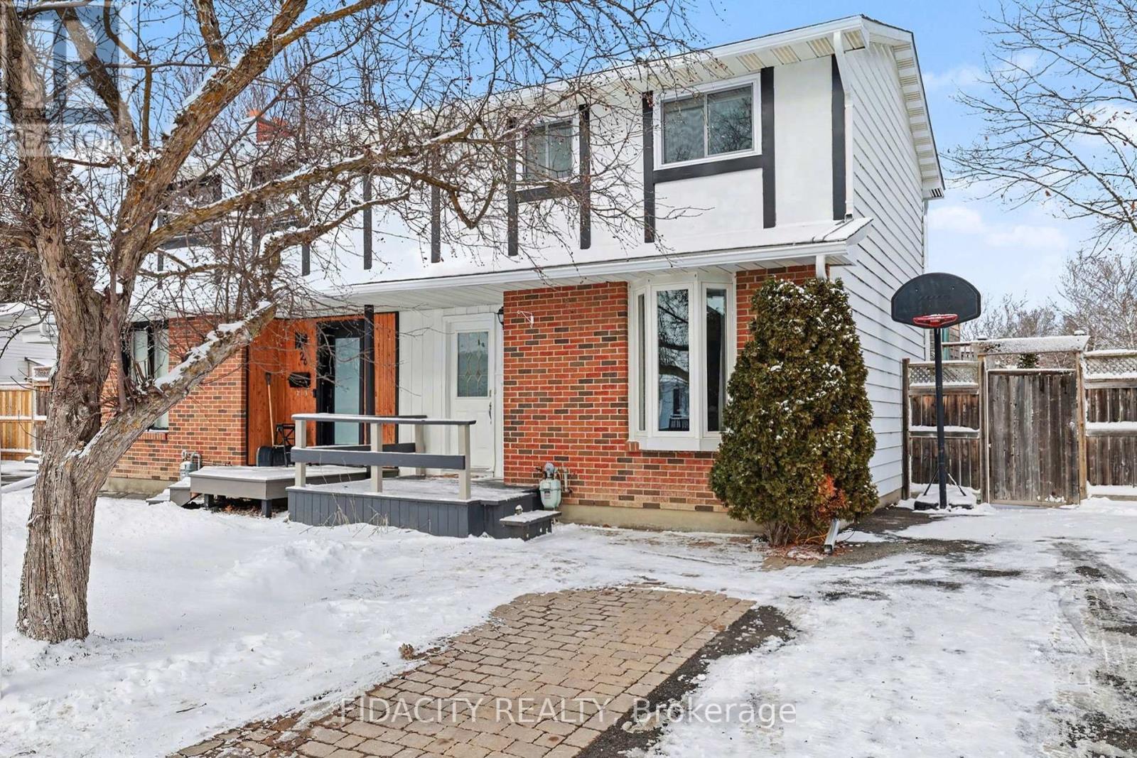 28 Glamorgan Drive, Ottawa, Ontario  K2L 1P9 - Photo 2 - X12896088