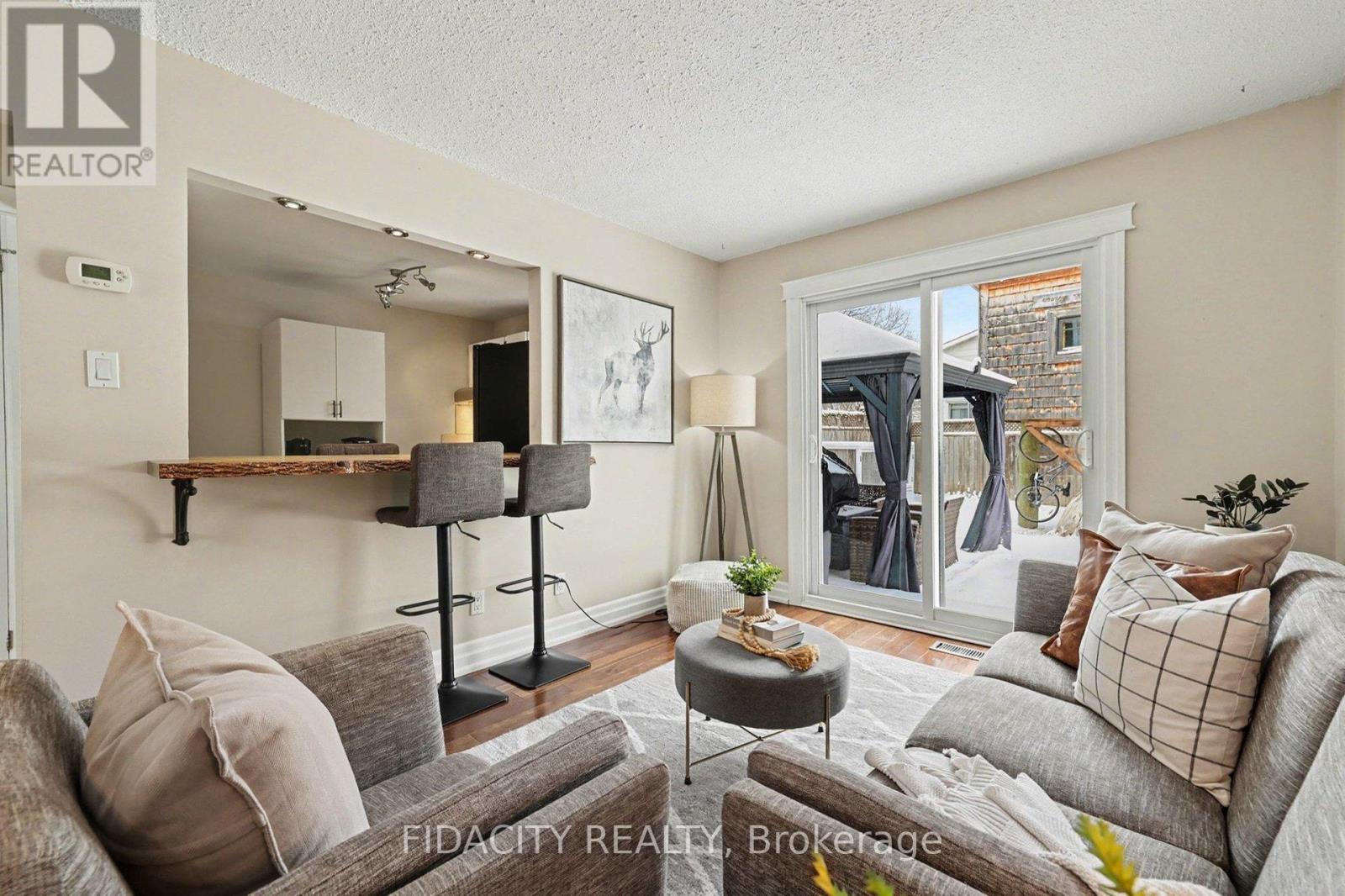 28 Glamorgan Drive, Ottawa, Ontario  K2L 1P9 - Photo 5 - X12896088