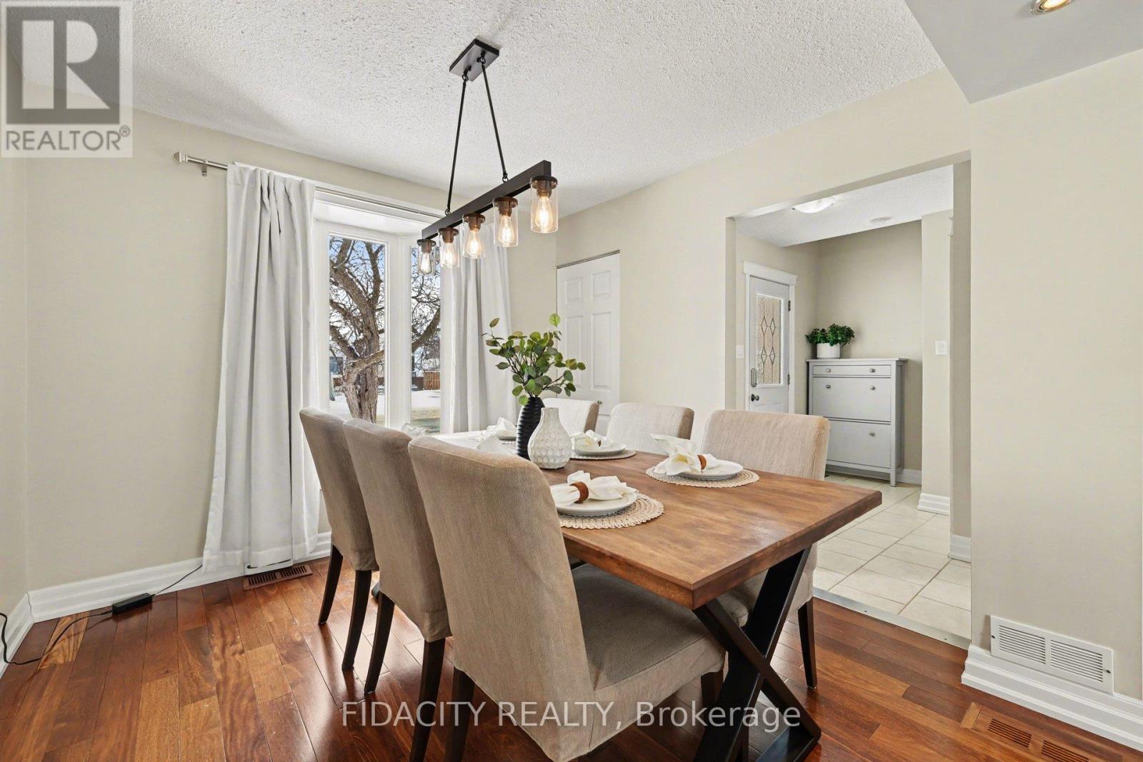 28 Glamorgan Drive, Ottawa, Ontario  K2L 1P9 - Photo 8 - X12896088