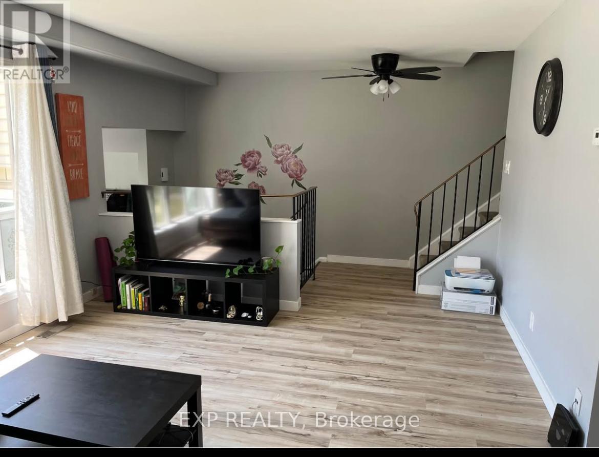 135 - 20 A Sonnet Crescent Crescent, Ottawa, Ontario  K2H 8W7 - Photo 3 - X12896244