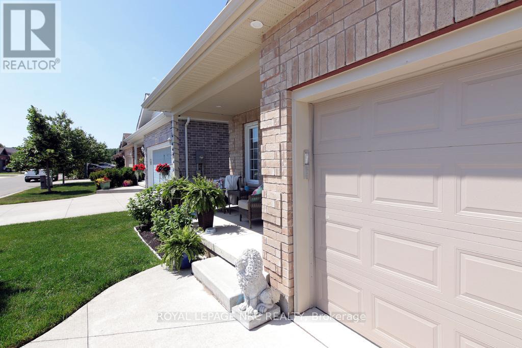 3938 Sunset Lane, Lincoln, Ontario  L0R 2C0 - Photo 2 - X12896160