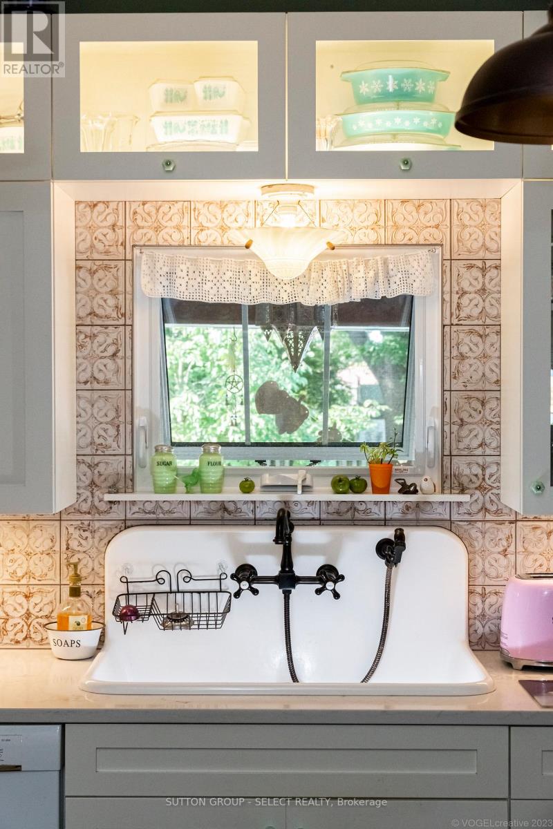 Photo 16 of 50 for 365 William Street