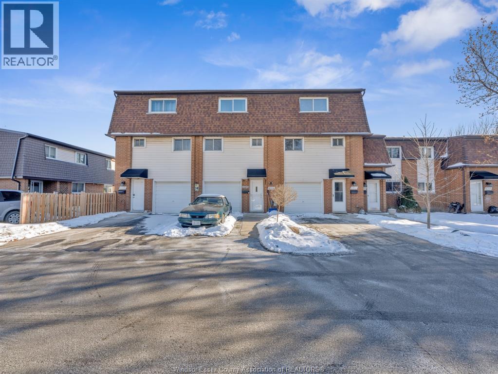 6312 Thornberry, Windsor, Ontario  N8T 3A2 - Photo 2 - 26005651