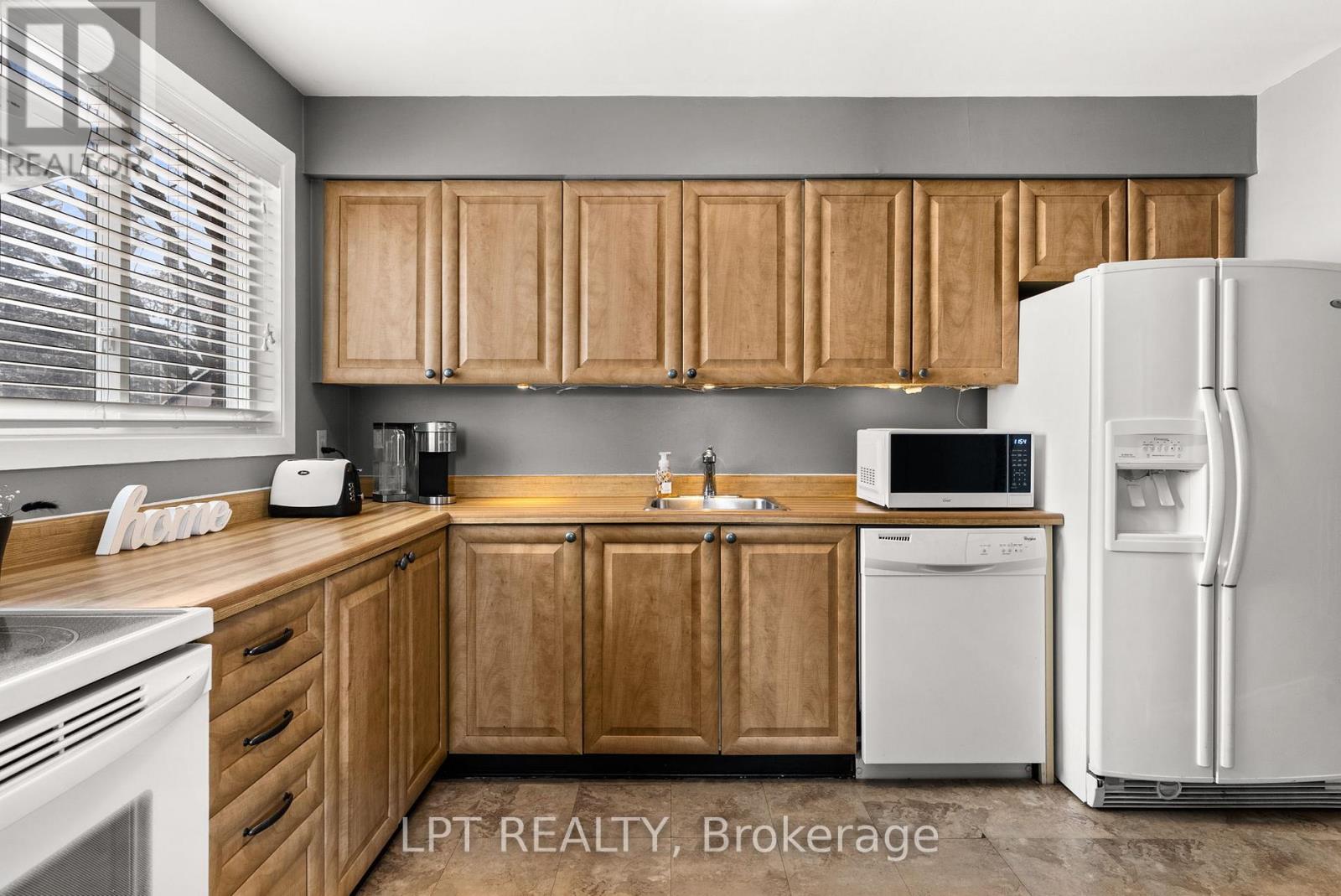 4 - 260 Fenerty Court, Ottawa, Ontario  K2L 3A7 - Photo 5 - X12815986