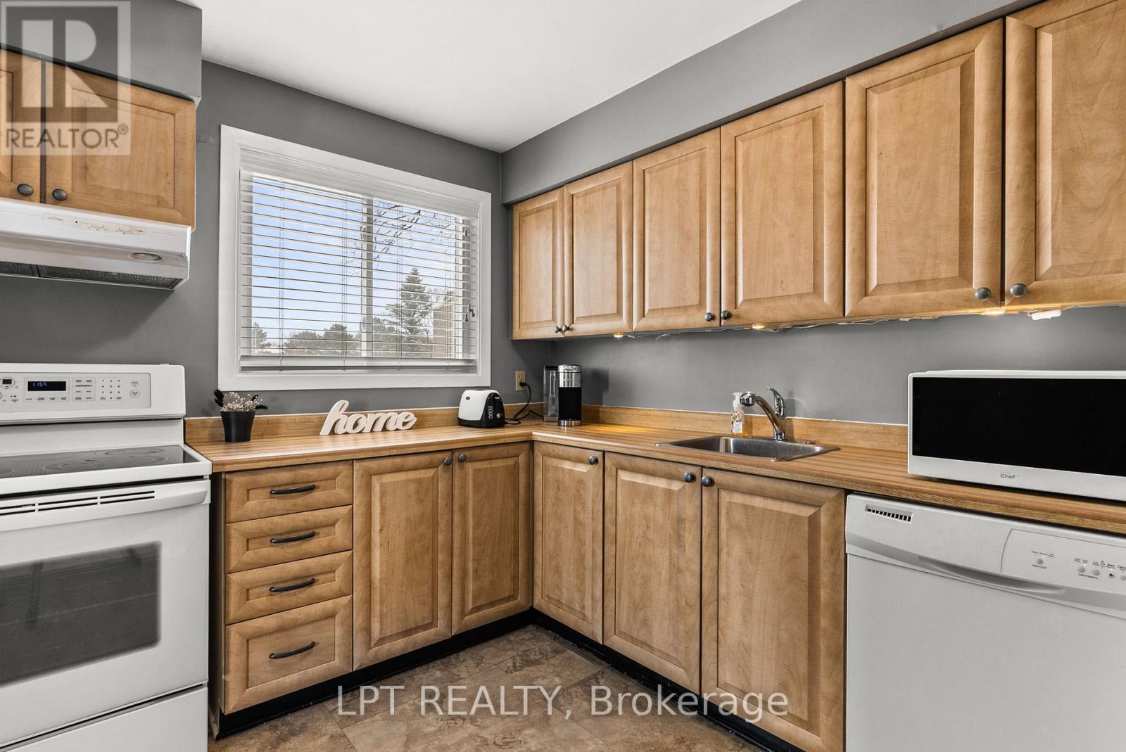 4 - 260 Fenerty Court, Ottawa, Ontario  K2L 3A7 - Photo 6 - X12815986