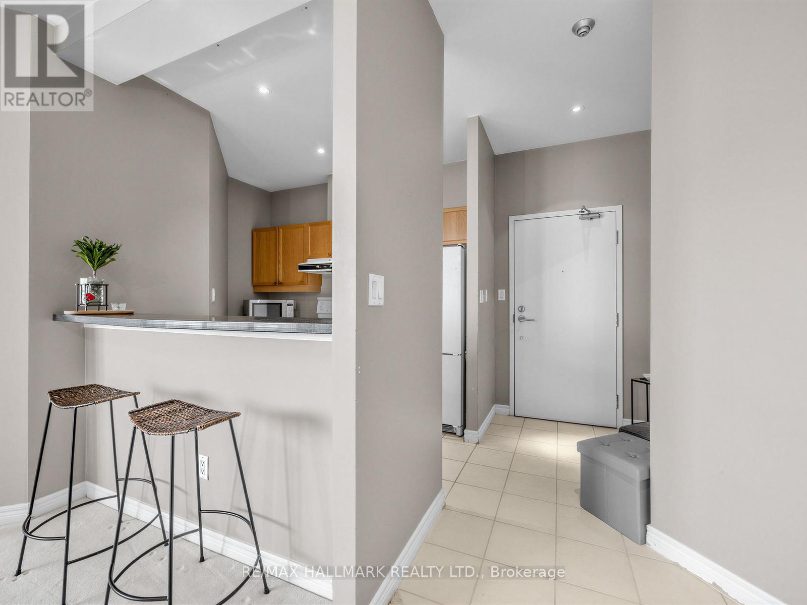 724 - 1 Leaside Park Drive, Toronto, Ontario  M4H 1R1 - Photo 3 - C12896052