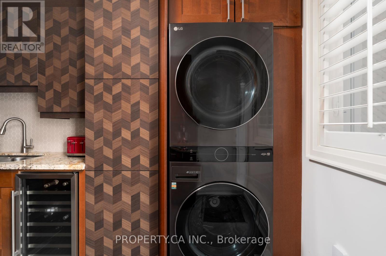 283 Lansdowne Avenue, Toronto, Ontario  M6K 2W2 - Photo 11 - C12896188