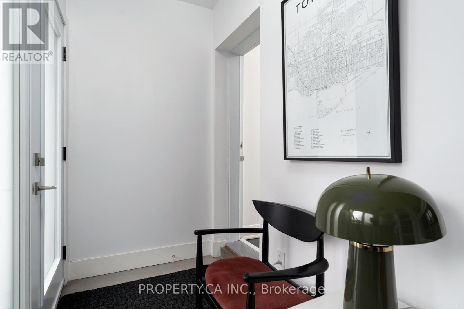 283 Lansdowne Avenue, Toronto, Ontario  M6K 2W2 - Photo 2 - C12896188