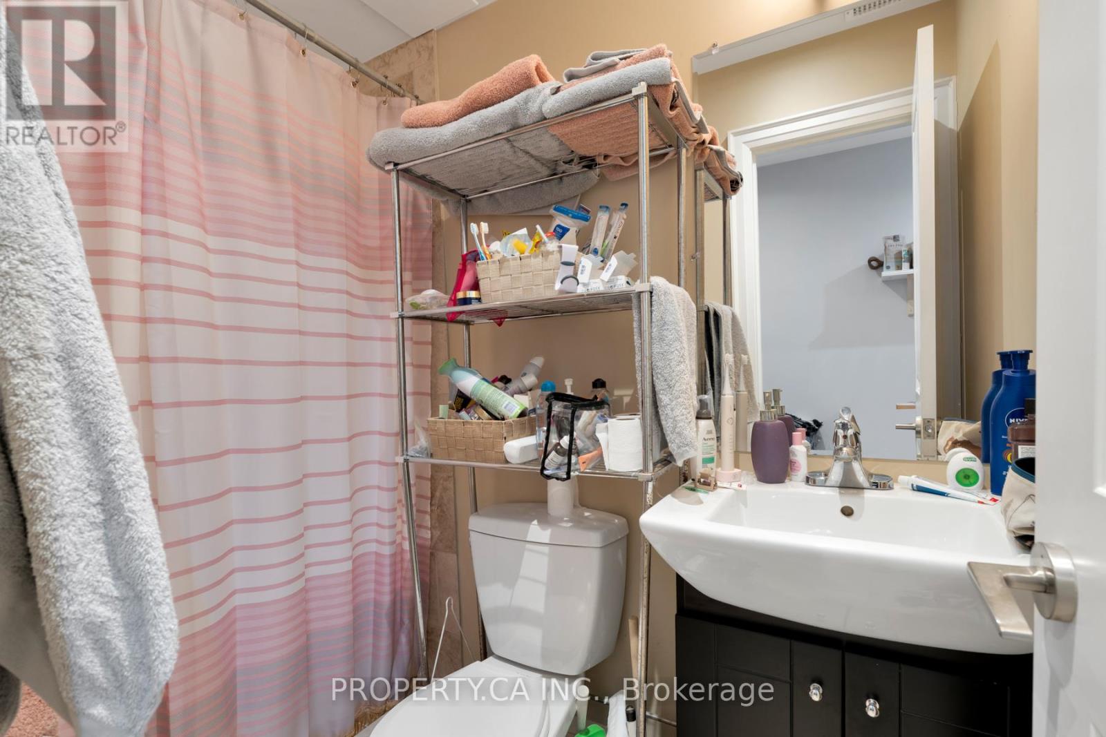 283 Lansdowne Avenue, Toronto, Ontario  M6K 2W2 - Photo 33 - C12896188