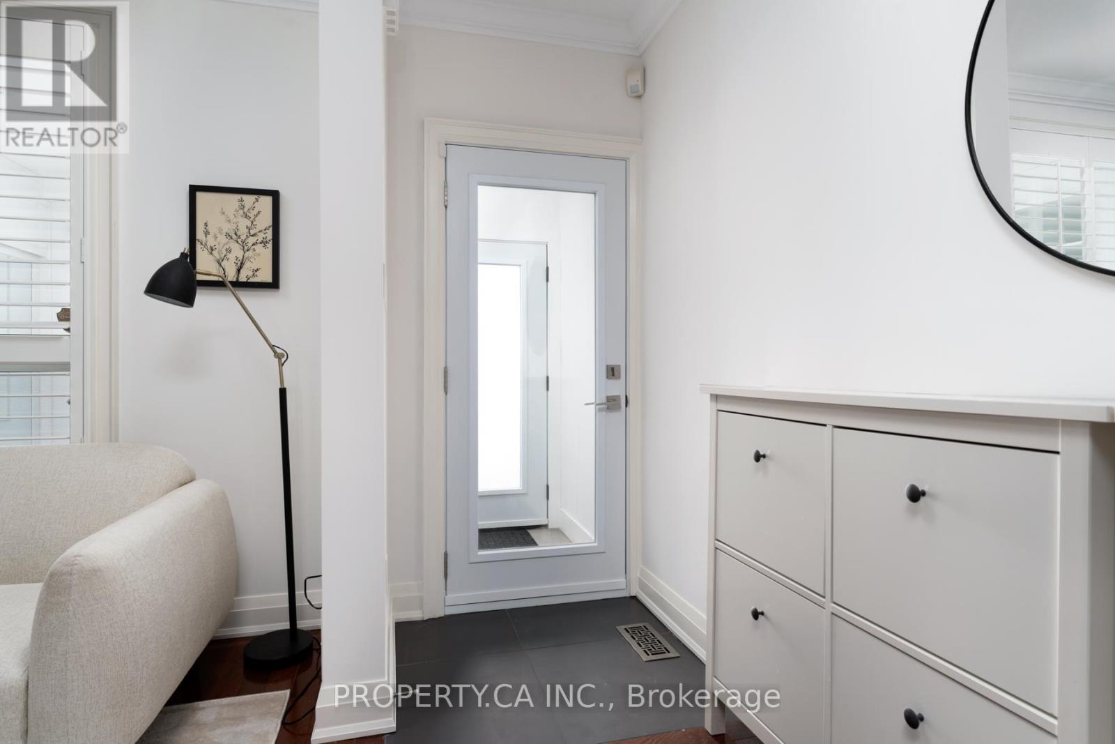 283 Lansdowne Avenue, Toronto, Ontario  M6K 2W2 - Photo 4 - C12896188