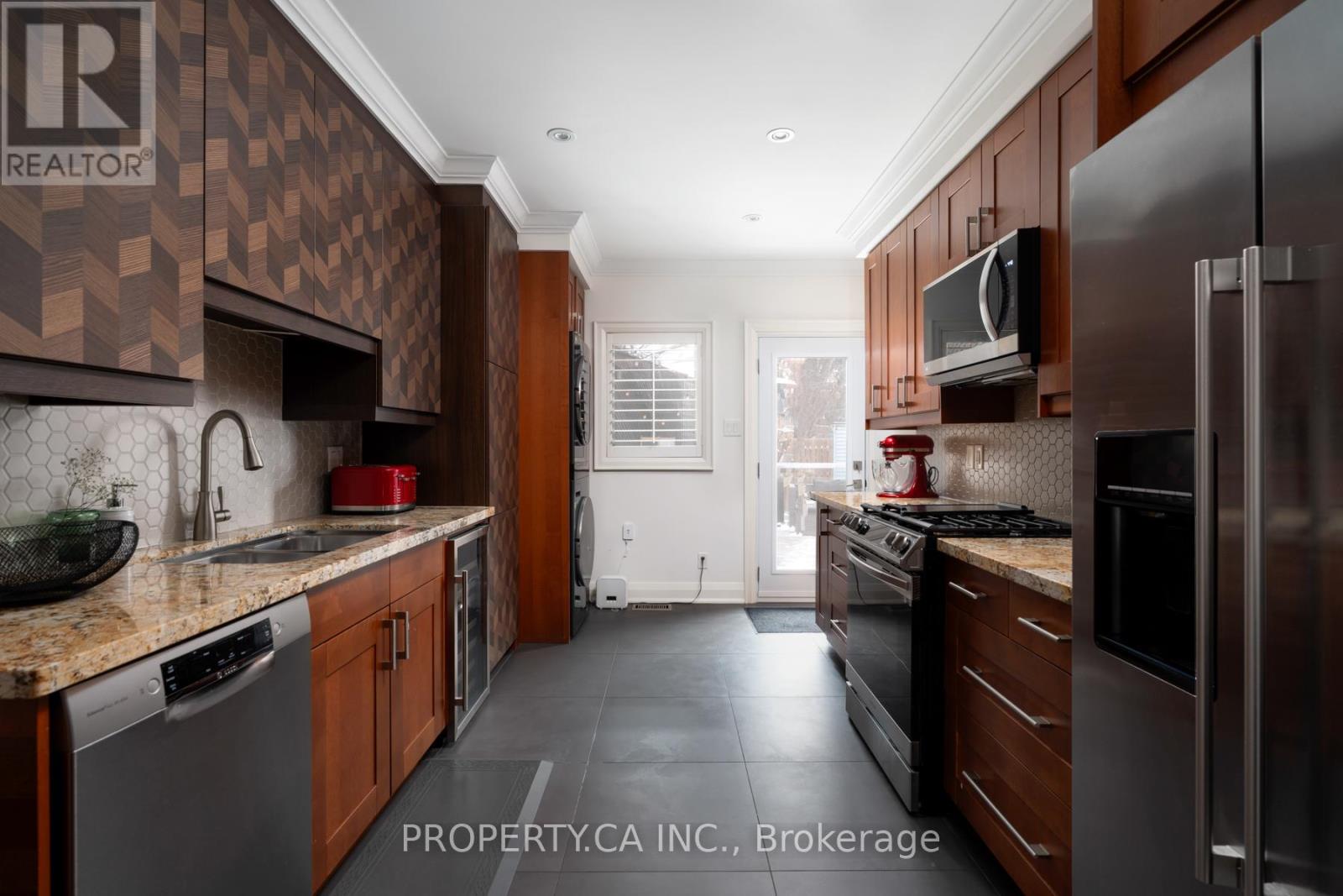 283 Lansdowne Avenue, Toronto, Ontario  M6K 2W2 - Photo 8 - C12896188