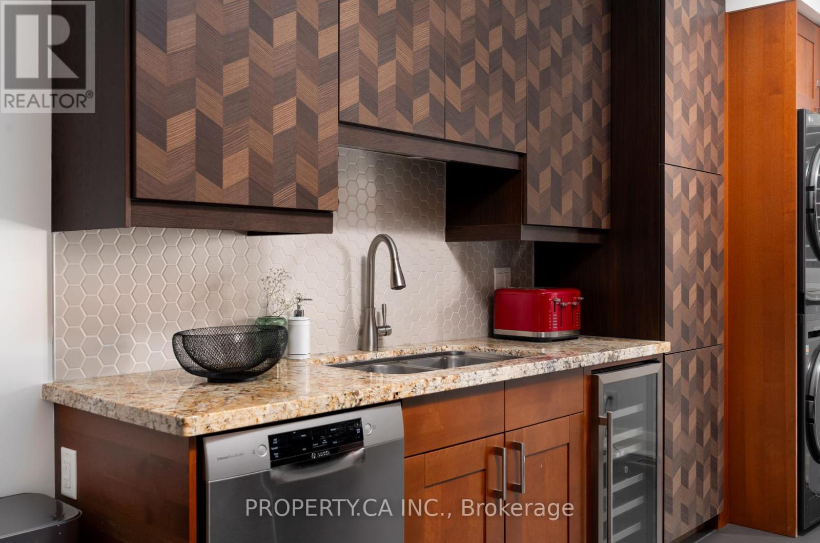 283 Lansdowne Avenue, Toronto, Ontario  M6K 2W2 - Photo 9 - C12896188