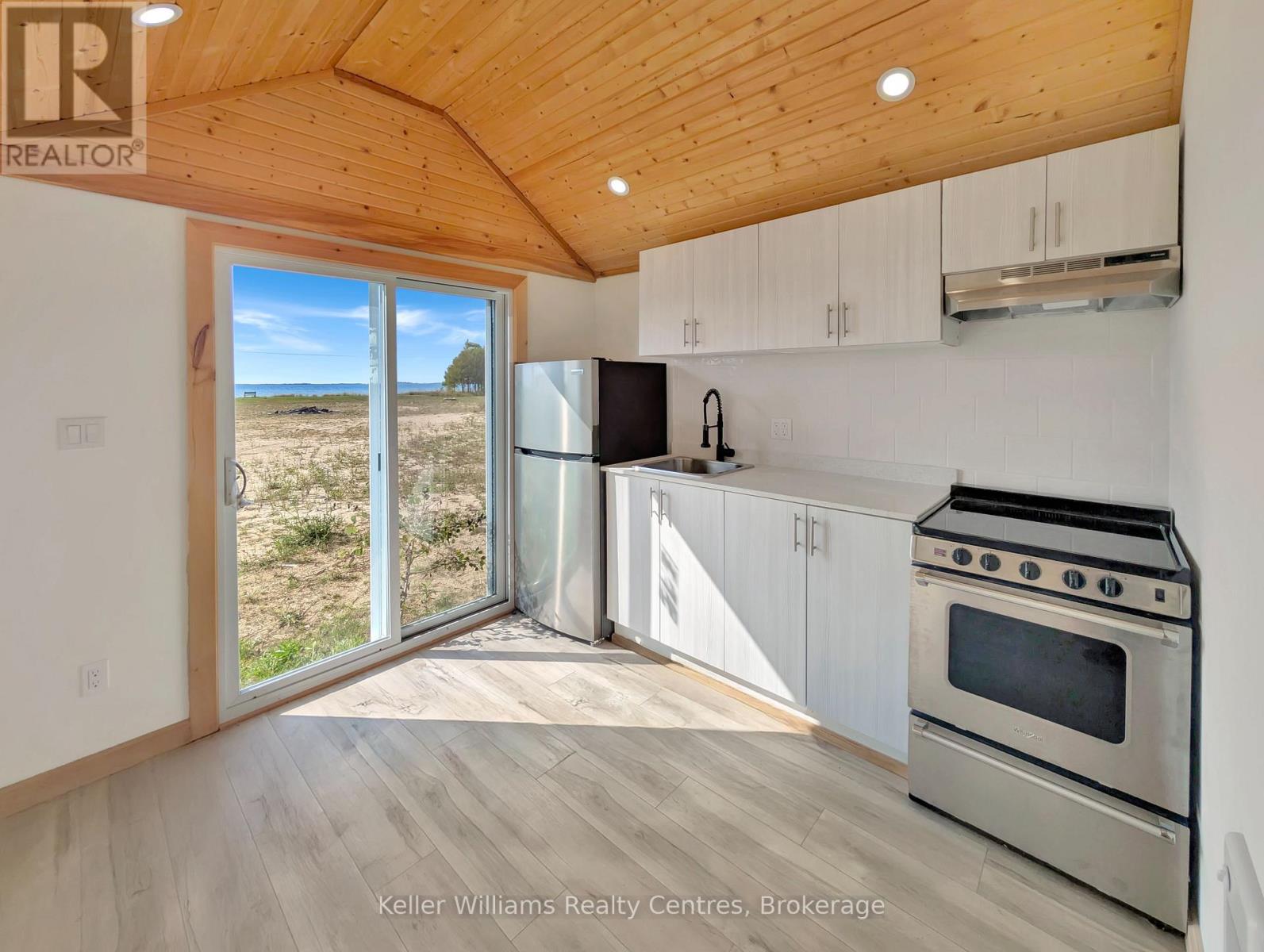 118 Resort Road, South Bruce Peninsula, Ontario  N0H 2T0 - Photo 21 - X12896068