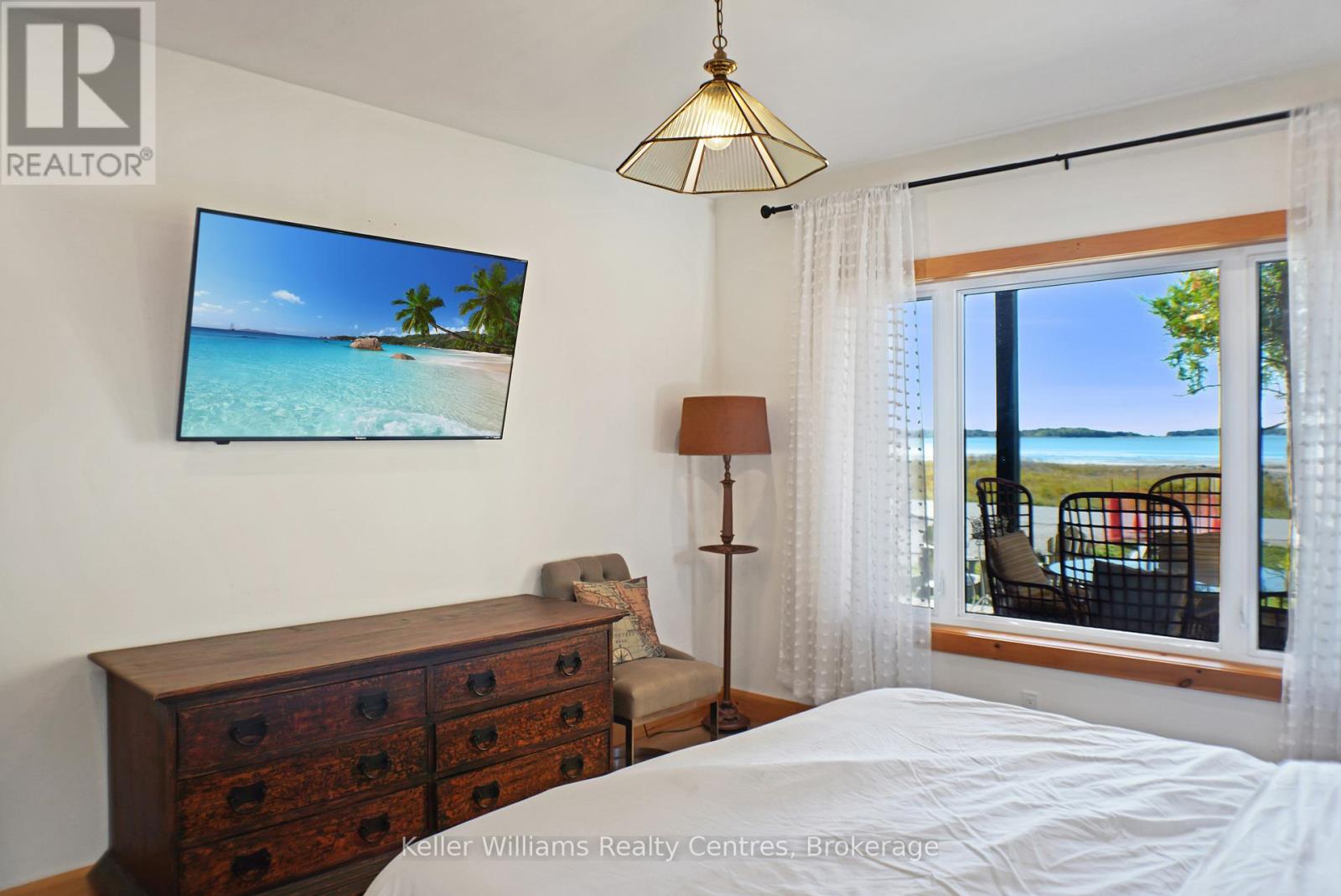 315 Shoreline Avenue, South Bruce Peninsula, Ontario  N0H 2T0 - Photo 18 - X12896078