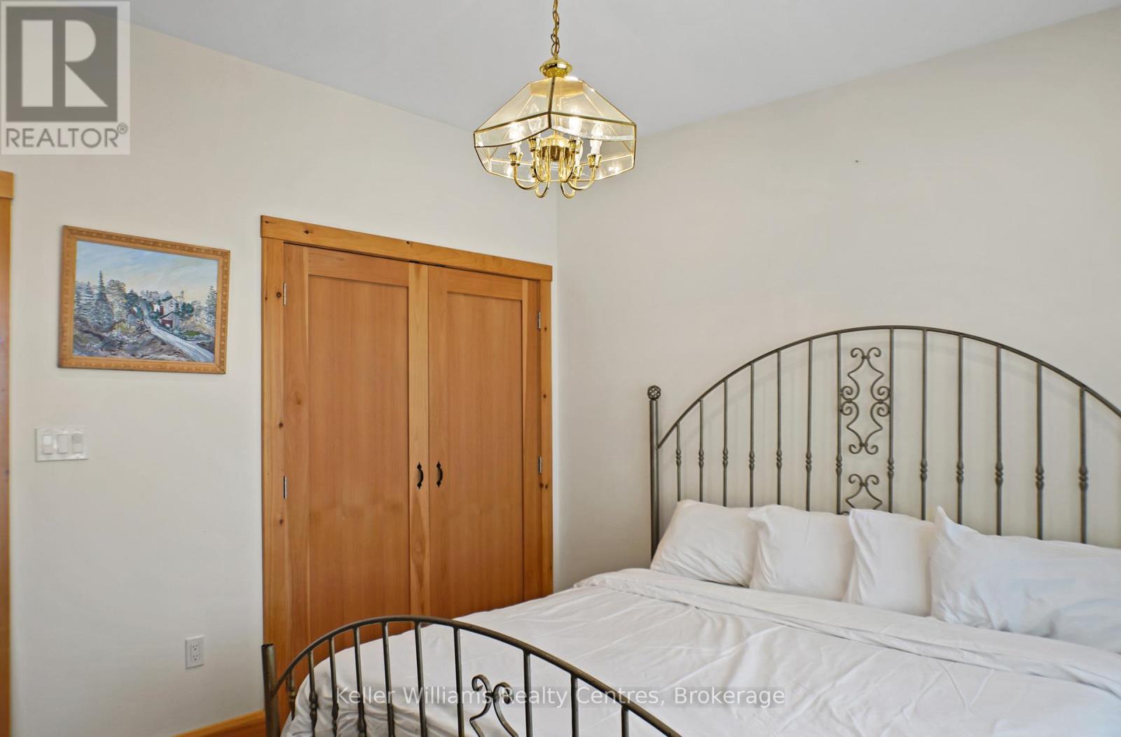 315 Shoreline Avenue, South Bruce Peninsula, Ontario  N0H 2T0 - Photo 21 - X12896078