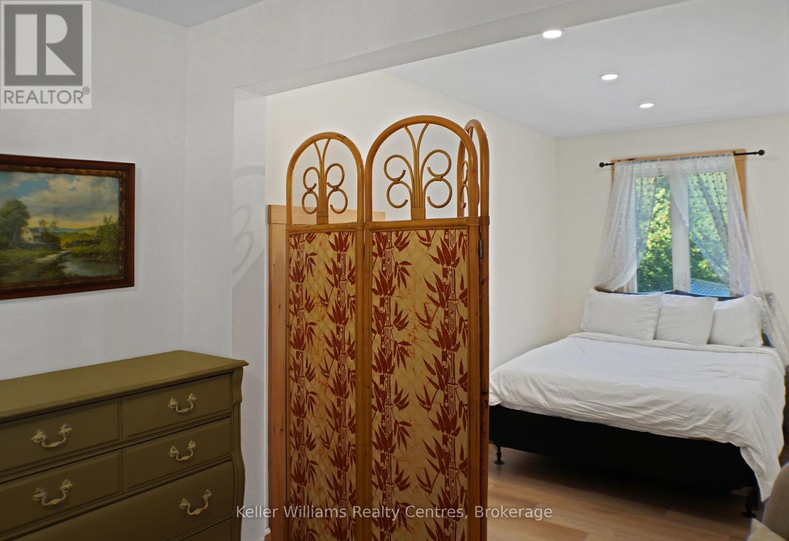 315 Shoreline Avenue, South Bruce Peninsula, Ontario  N0H 2T0 - Photo 28 - X12896078