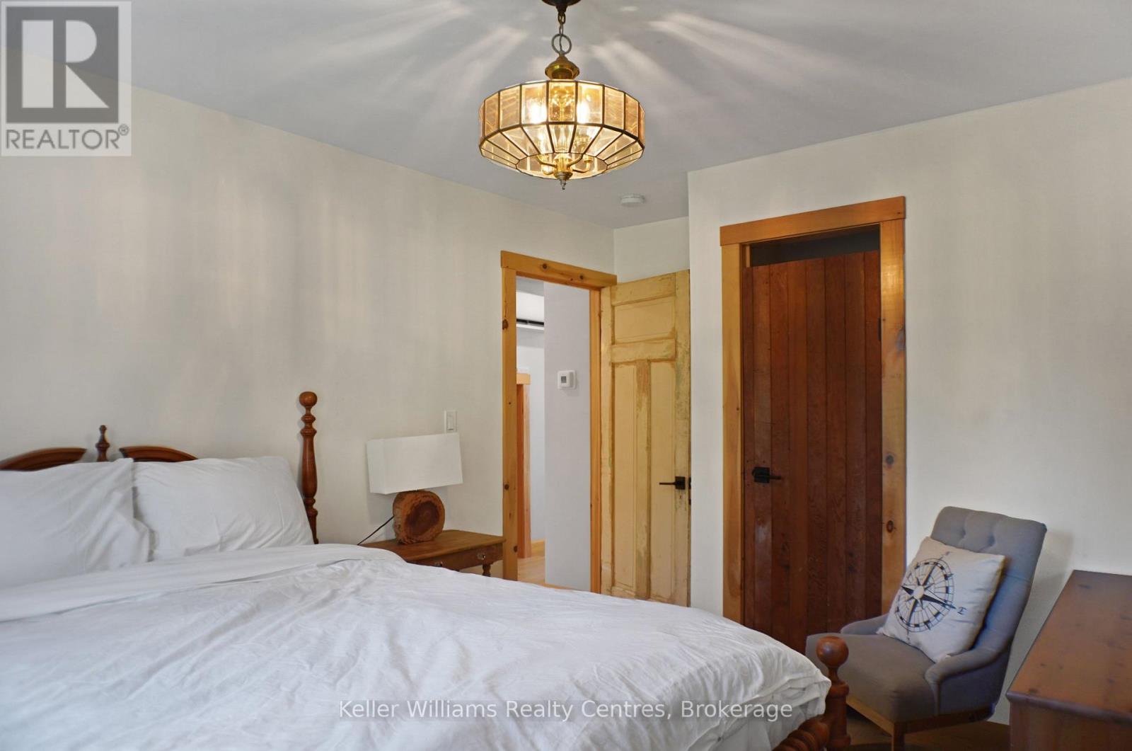 315 Shoreline Avenue, South Bruce Peninsula, Ontario  N0H 2T0 - Photo 31 - X12896078